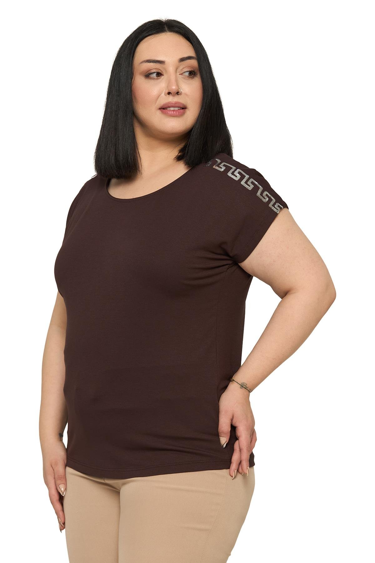 BluzDisentis Modest Büyük Beden Düşük Kısa Kollu Omuzda Şerit Desenli Kahverengi BluzDISENTIS MODESTBüyük Beden Düşük Kısa Kollu Omuzda Şerit Desenli Kahverengi Bluz