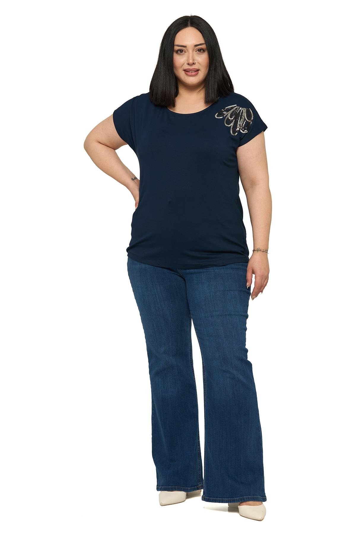 BluzDisentis Modest Büyük Beden Düşük Kısa Kollu Omuzda Damla Desenli Lacivert BluzDISENTIS MODESTBüyük Beden Düşük Kısa Kollu Omuzda Damla Desenli Lacivert Bluz