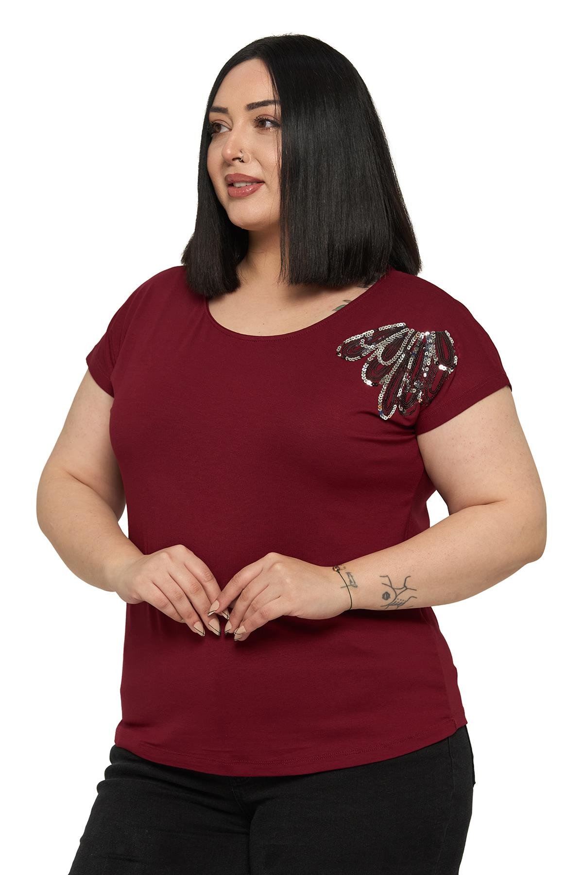 BluzDisentis Modest Büyük Beden Düşük Kısa Kollu Omuzda Damla Desenli Bordo BluzDISENTIS MODESTBüyük Beden Düşük Kısa Kollu Omuzda Damla Desenli Bordo Bluz