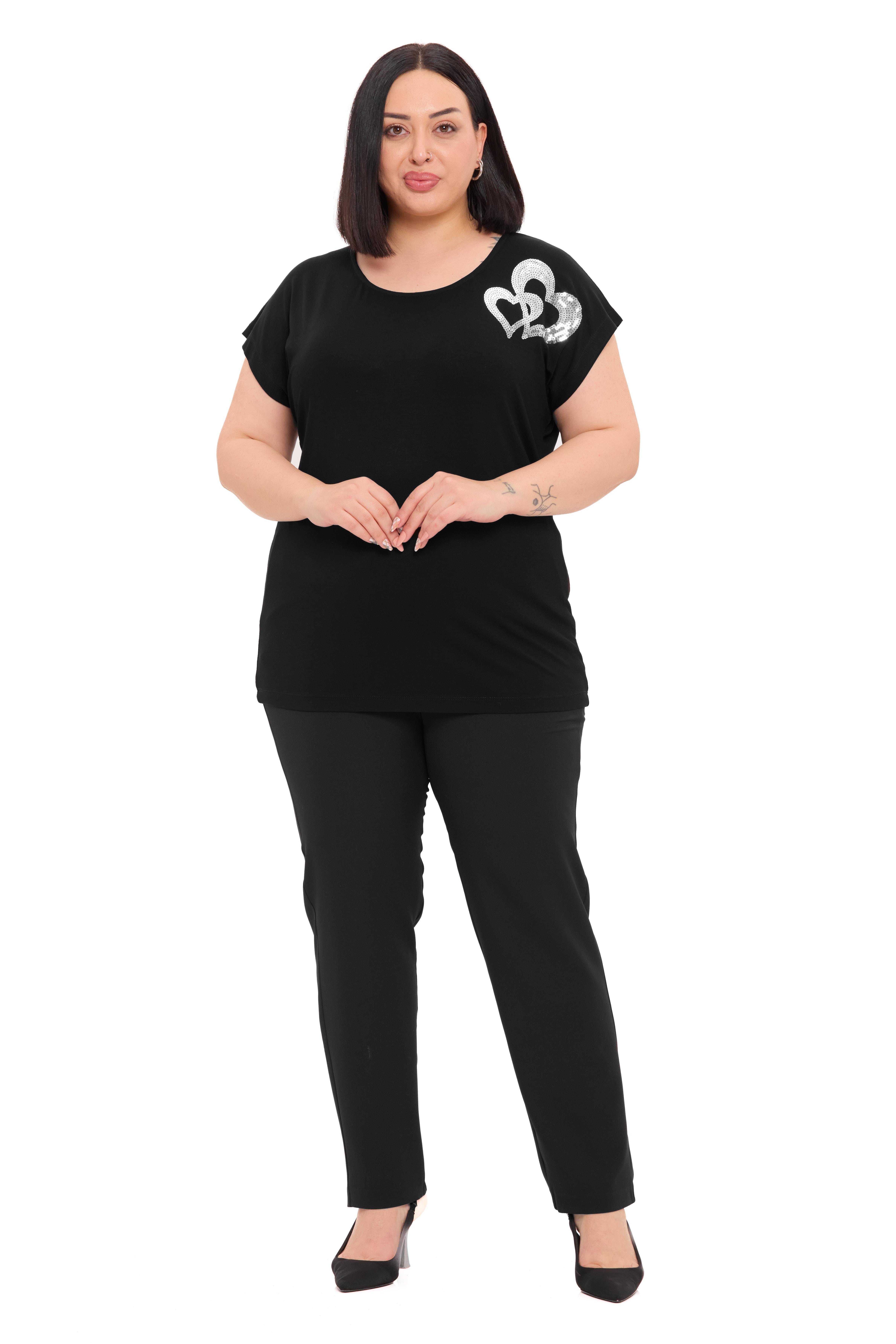 BluzDisentis Modest Büyük Beden Düşük Kısa Kollu Omuzda Kalp Desenli Siyah BluzDISENTIS MODESTBüyük Beden Düşük Kısa Kollu Omuzda Kalp Desenli Siyah Bluz