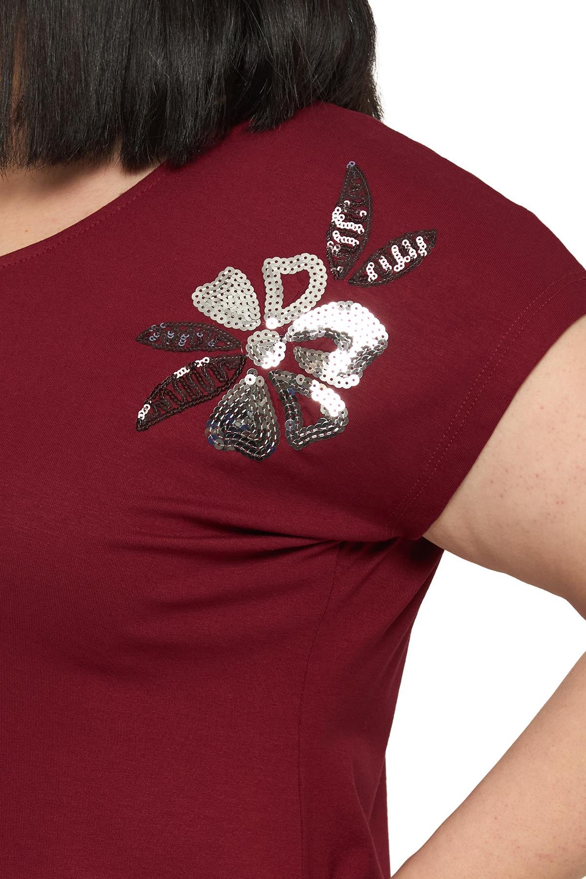 BluzDisentis Modest Büyük Beden Düşük Kısa Kollu Omuzda Papatya Desenli Bordo BluzDISENTIS MODESTBüyük Beden Düşük Kısa Kollu Omuzda Papatya Desenli Bordo Bluz