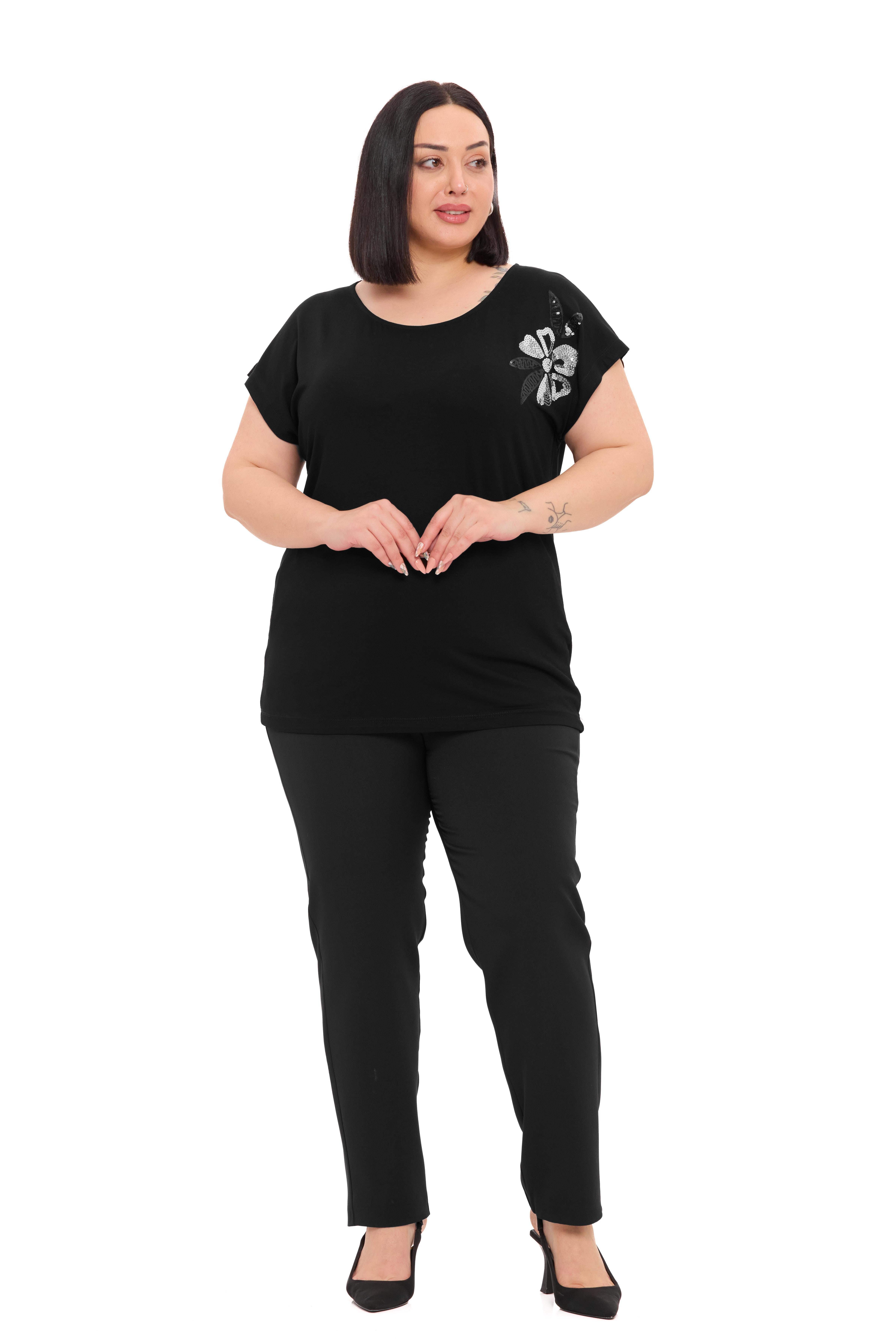 BluzDisentis Modest Büyük Beden Düşük Kısa Kollu Omuzda Papatya Desenli Siyah BluzDISENTIS MODESTBüyük Beden Düşük Kısa Kollu Omuzda Papatya Desenli Siyah Bluz