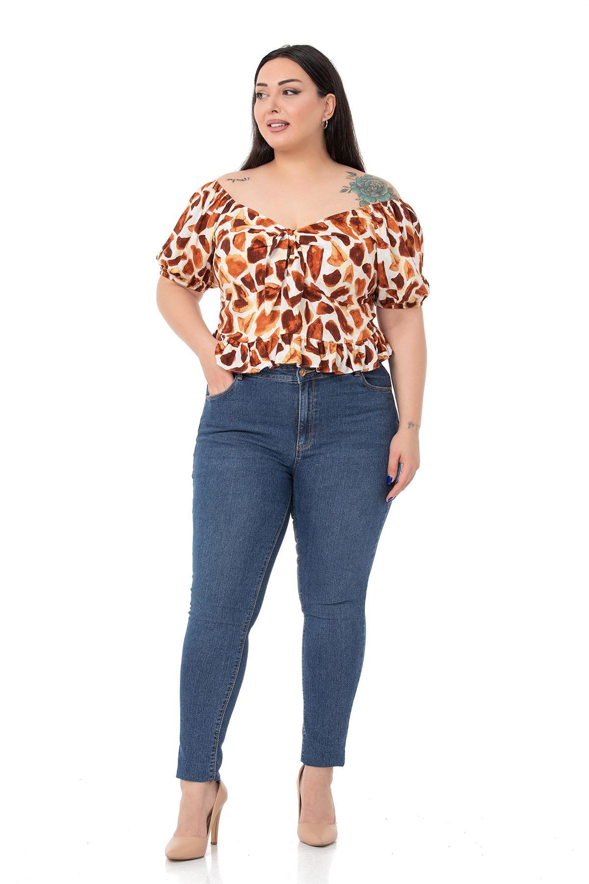 BluzDisentis Modest V Yakalı Karpuz Kol Batik Desen Kahverengi BluzDISENTIS MODESTBüyük Beden V Yakalı Karpuz Kol Batik Desen Kahverengi Bluz