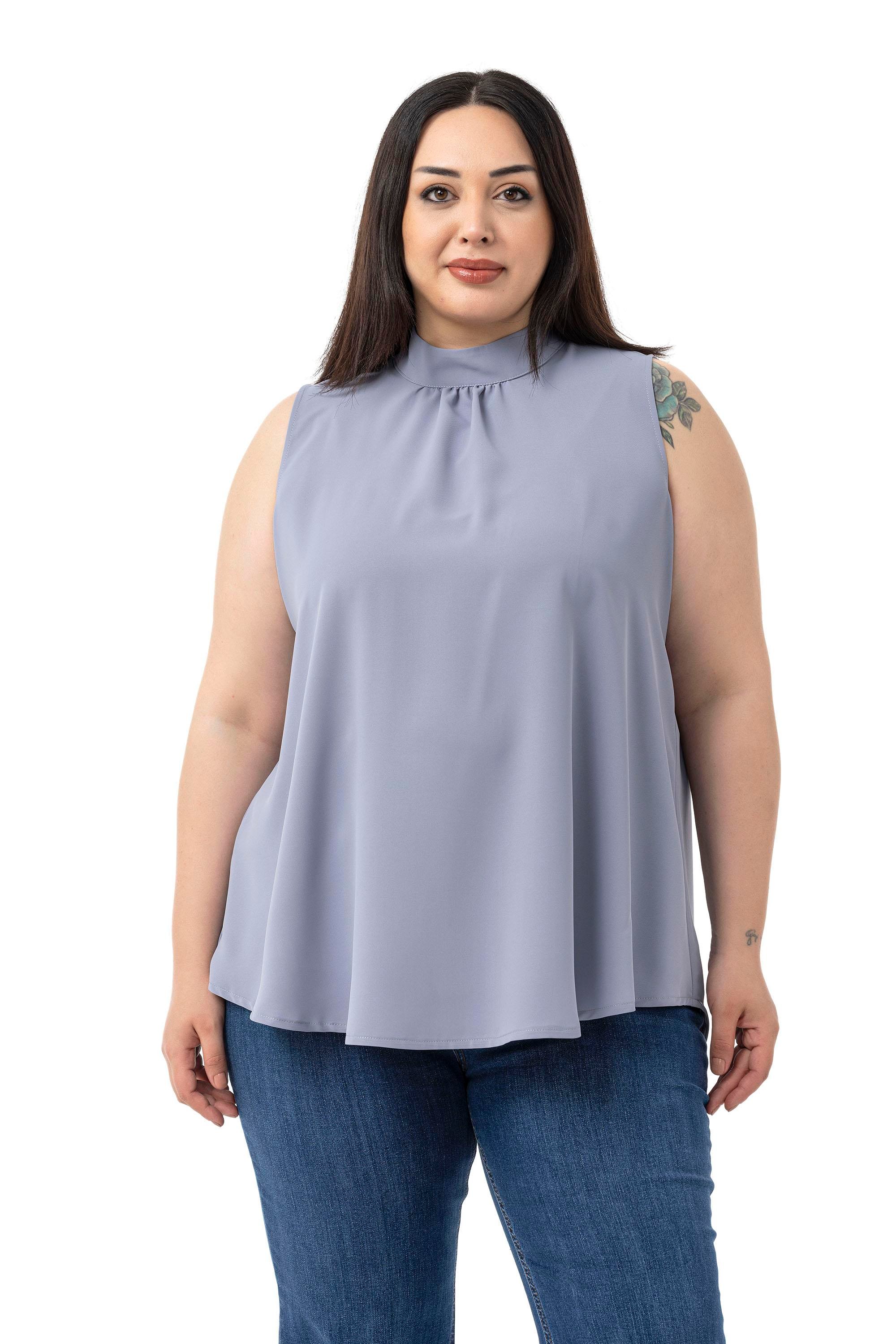 BluzDisentis Modest Büyük Beden Yakası Arkadan Düğmeli Dik Yaka Dökümlü Kolsuz Gri BluzDISENTIS MODESTBüyük Beden Yakası Arkadan Düğmeli Dik Yaka Dökümlü Kolsuz Gri Bluz