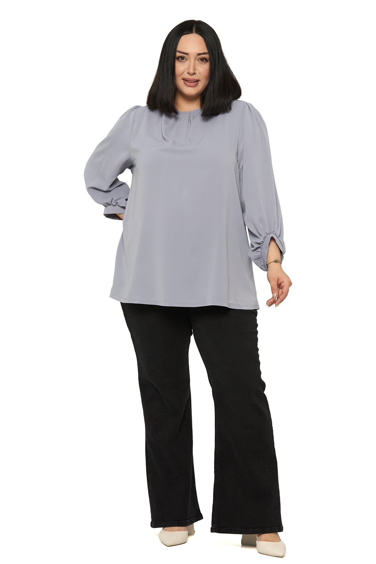 BluzDisentis Modest Büyük Beden Yuvarlak Yaka Truvakar Büzgülü Kollu Rahat Kesim Açık Gri BluzDISENTIS MODESTBüyük Beden Yuvarlak Yaka Truvakar Büzgülü Kollu Rahat Kesim Açık Gri Bluz