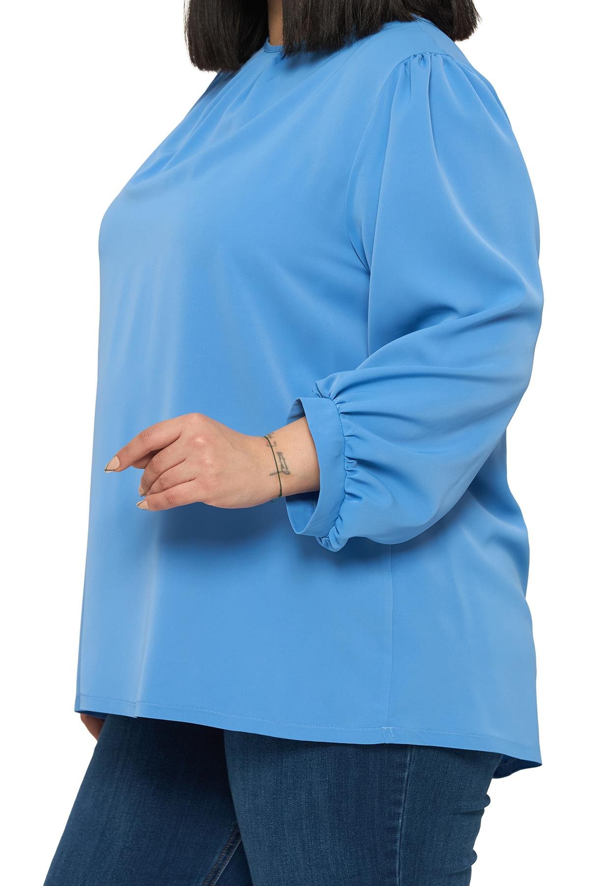 BluzDisentis Modest Büyük Beden Yuvarlak Yaka Truvakar Büzgülü Kollu Rahat Kesim İndigo BluzDISENTIS MODESTBüyük Beden Yuvarlak Yaka Truvakar Büzgülü Kollu Rahat Kesim İndigo Bluz
