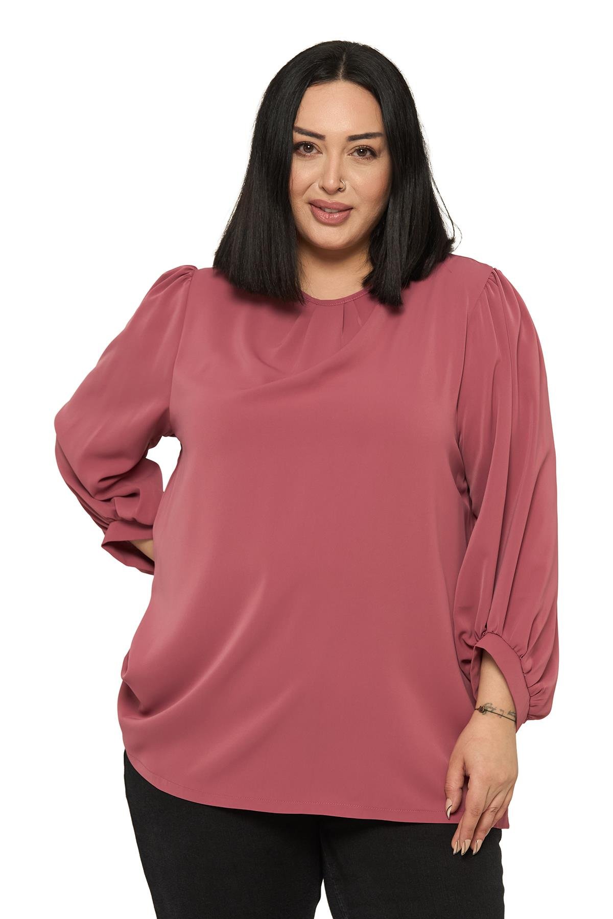 BluzDisentis Modest Büyük Beden Yuvarlak Yaka Truvakar Büzgülü Kollu Rahat Kesim Gül Kurusu BluzDISENTIS MODESTBüyük Beden Yuvarlak Yaka Truvakar Büzgülü Kollu Rahat Kesim Gül Kurusu Bluz