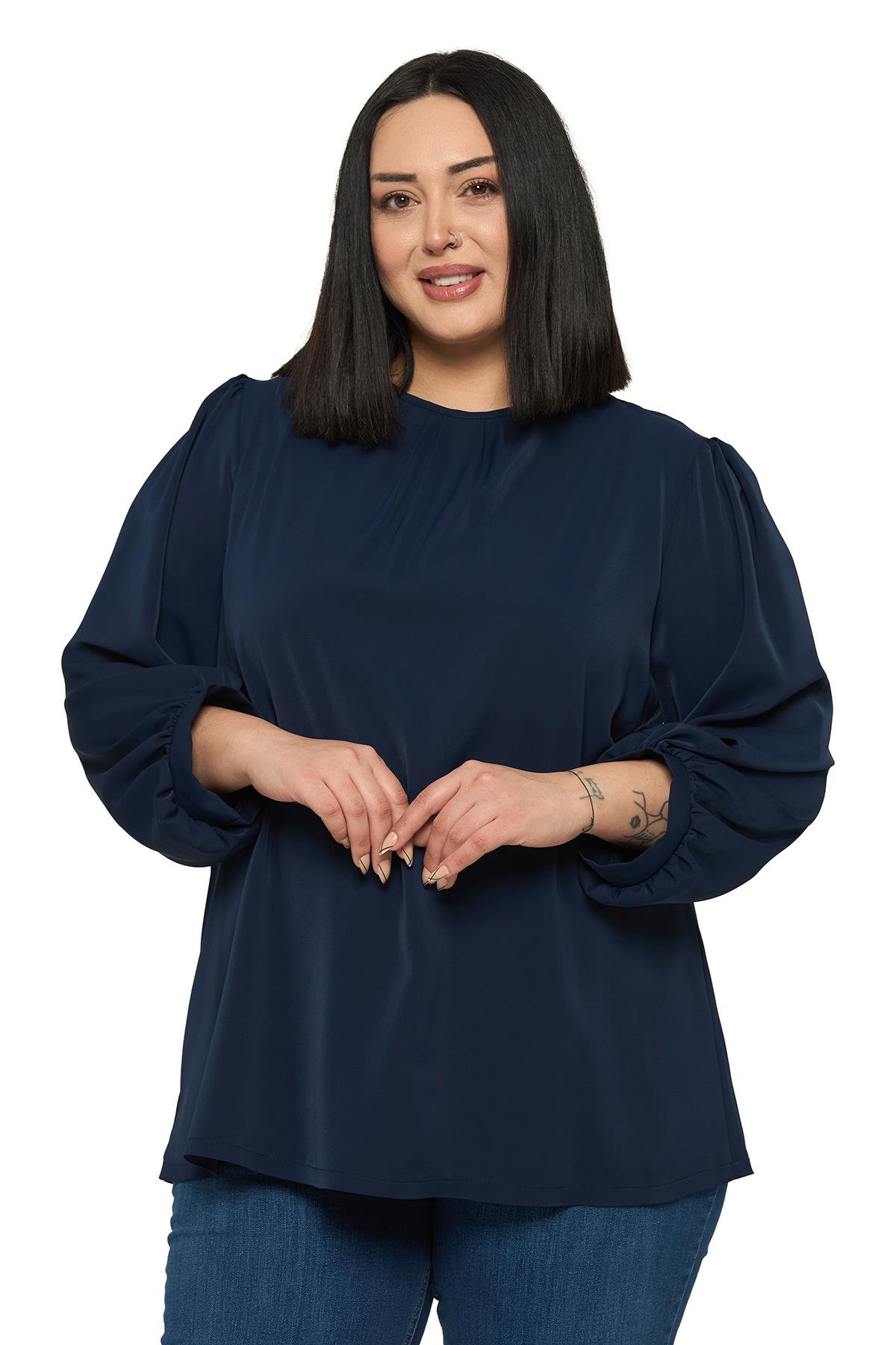 BluzDisentis Modest Büyük Beden Yuvarlak Yaka Truvakar Büzgülü Kollu Rahat Kesim Lacivert BluzDISENTIS MODESTBüyük Beden Yuvarlak Yaka Truvakar Büzgülü Kollu Rahat Kesim Lacivert Bluz