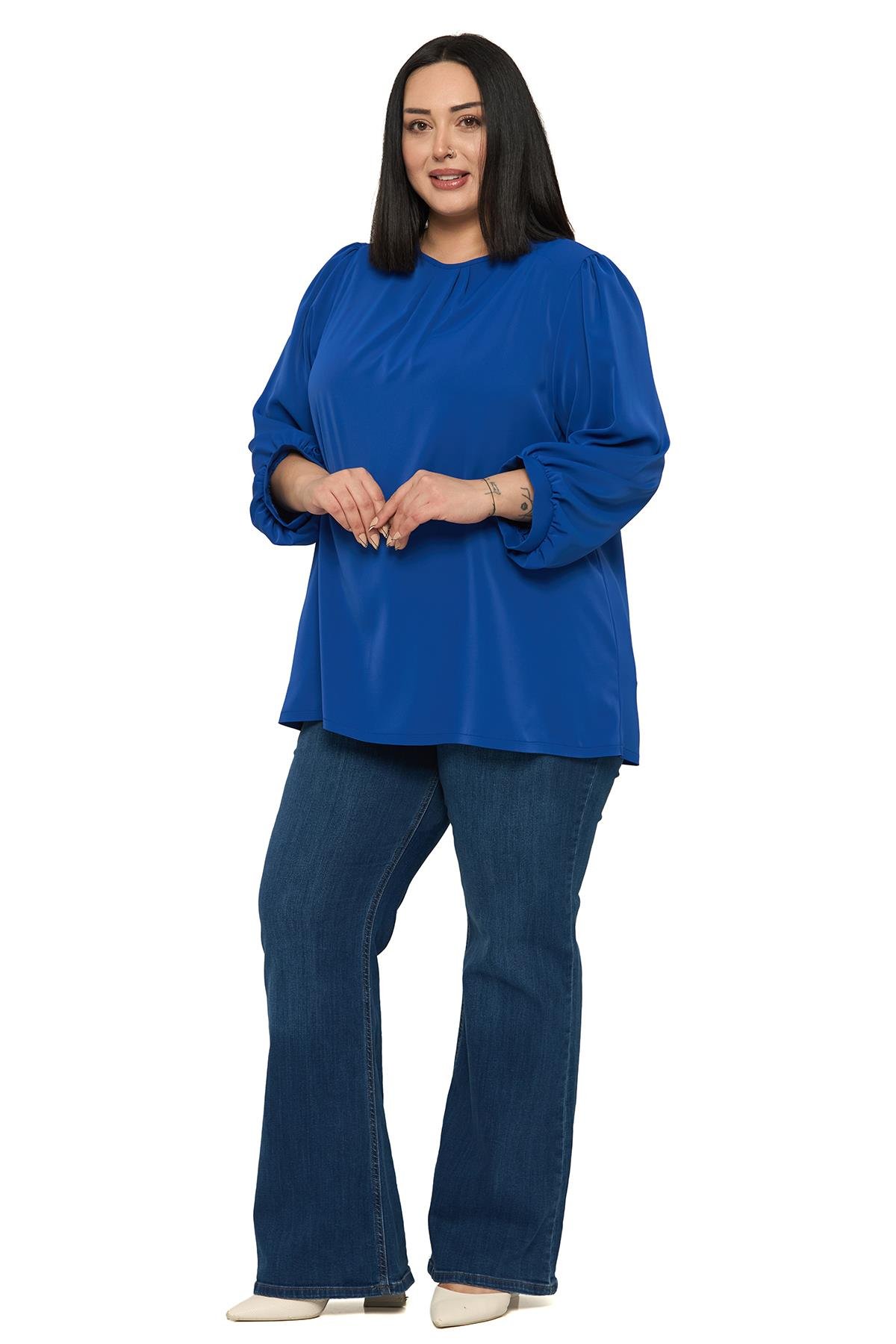 BluzDisentis Modest Büyük Beden Yuvarlak Yaka Truvakar Büzgülü Kollu Rahat Kesim Saks Mavisi BluzDISENTIS MODESTBüyük Beden Yuvarlak Yaka Truvakar Büzgülü Kollu Rahat Kesim Saks Mavisi Bluz