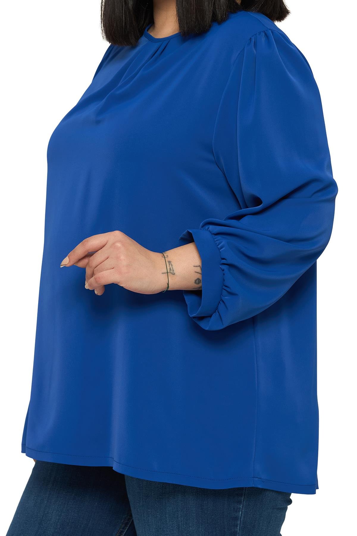 BluzDisentis Modest Büyük Beden Yuvarlak Yaka Truvakar Büzgülü Kollu Rahat Kesim Saks Mavisi BluzDISENTIS MODESTBüyük Beden Yuvarlak Yaka Truvakar Büzgülü Kollu Rahat Kesim Saks Mavisi Bluz