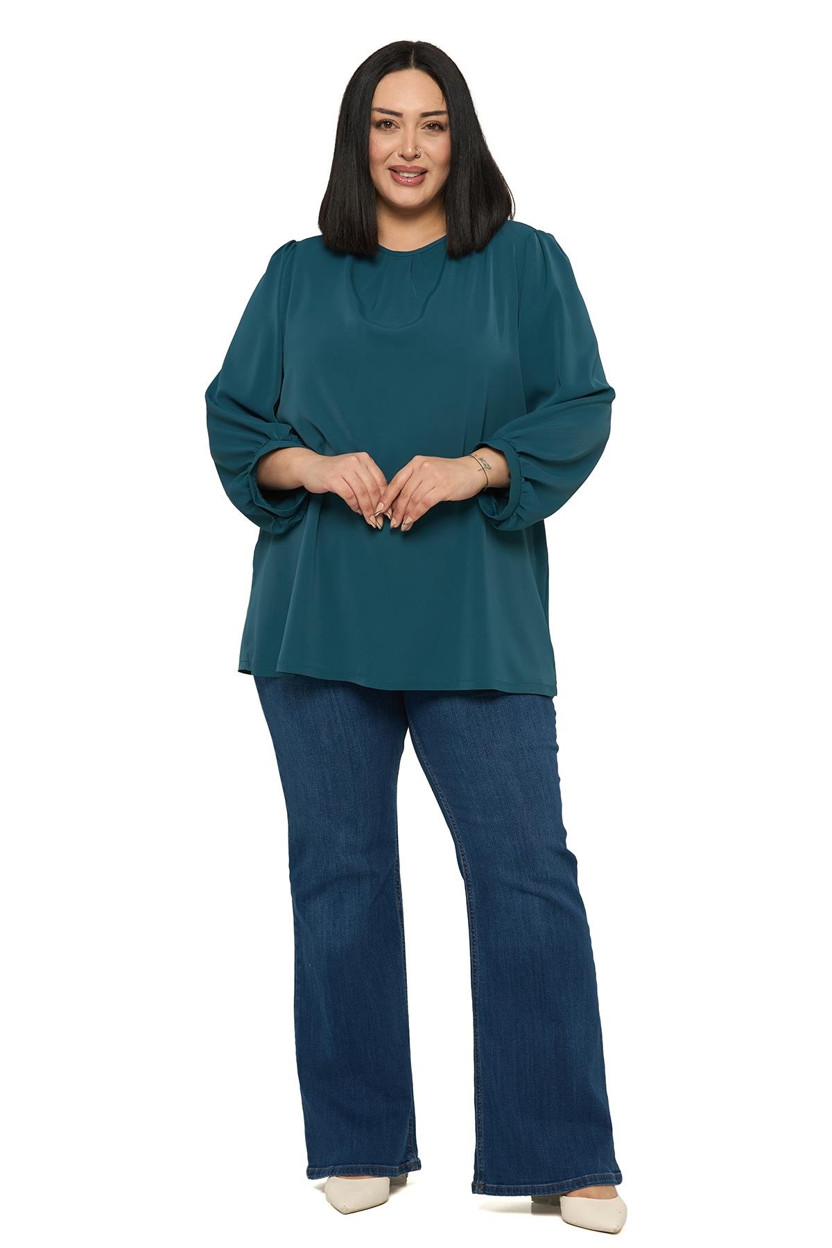 BluzDisentis Modest Büyük Beden Yuvarlak Yaka Truvakar Büzgülü Kollu Rahat Kesim Petrol Yeşili BluzDISENTIS MODESTBüyük Beden Yuvarlak Yaka Truvakar Büzgülü Kollu Rahat Kesim Petrol Yeşili Bluz