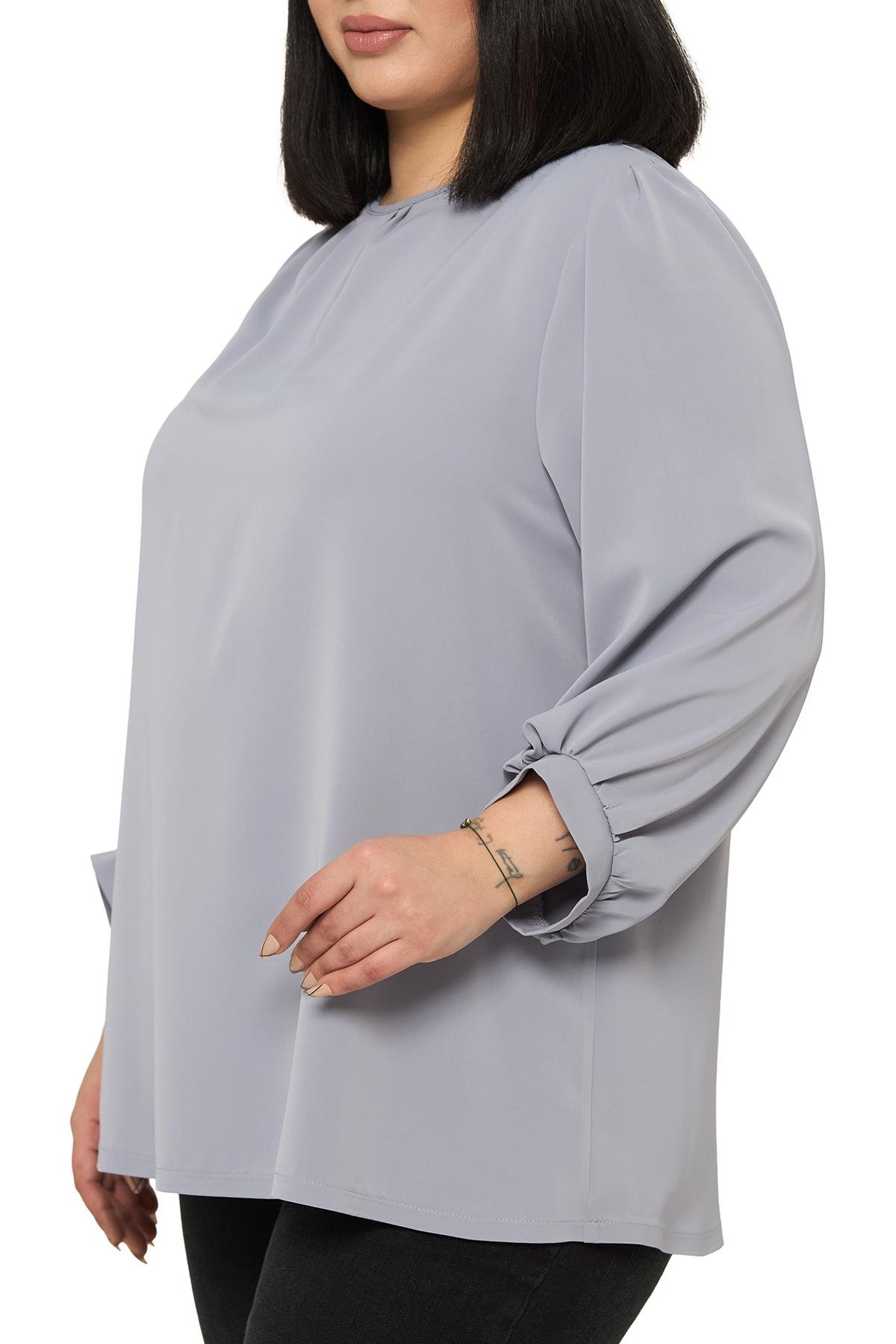 BluzDisentis Modest Büyük Beden Yuvarlak Yaka Truvakar Büzgülü Kollu Rahat Kesim Açık Gri BluzDISENTIS MODESTBüyük Beden Yuvarlak Yaka Truvakar Büzgülü Kollu Rahat Kesim Açık Gri Bluz