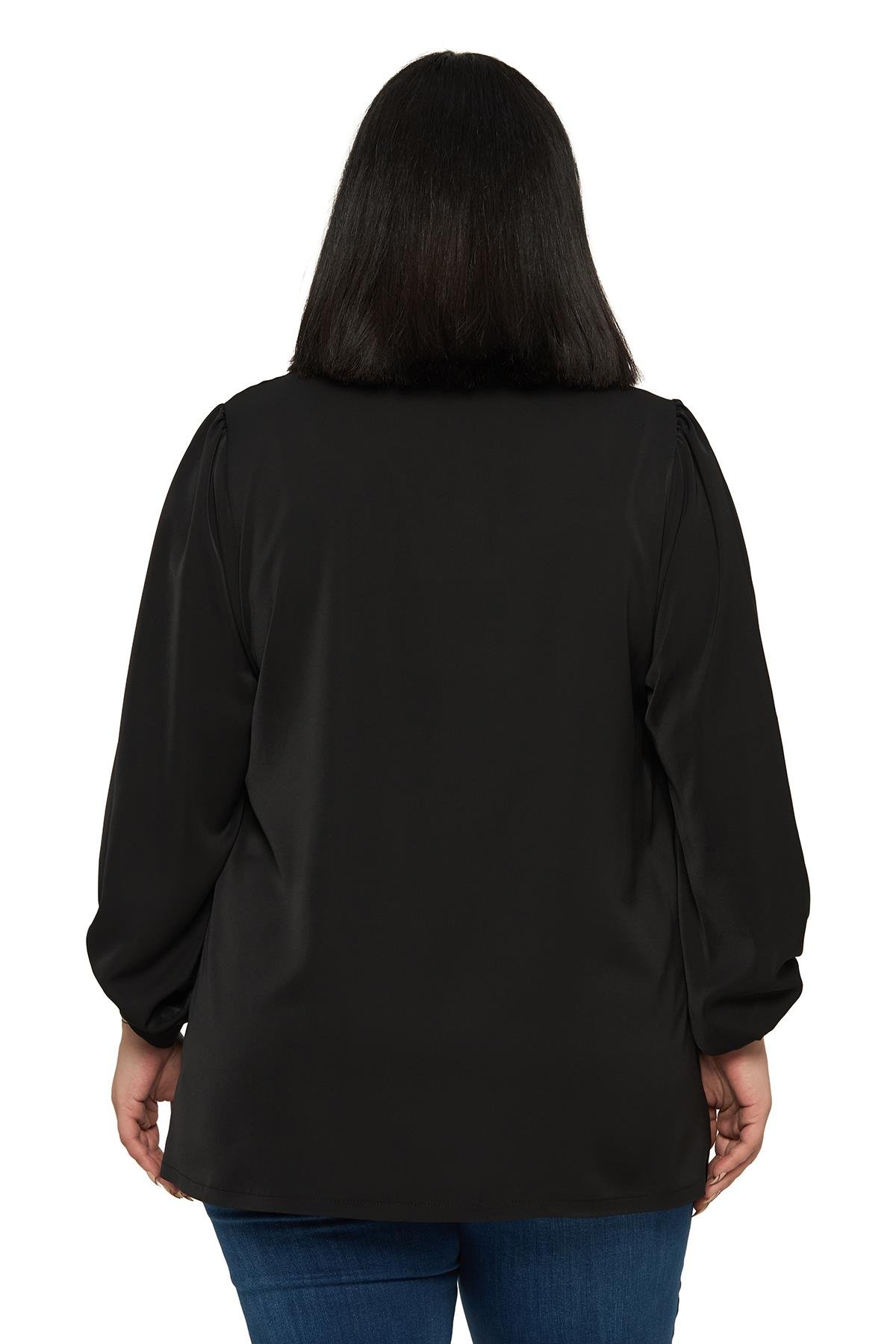 BluzDisentis Modest Büyük Beden Yuvarlak Yaka Truvakar Büzgülü Kollu Rahat Kesim Siyah BluzDISENTIS MODESTBüyük Beden Yuvarlak Yaka Truvakar Büzgülü Kollu Rahat Kesim Siyah Bluz