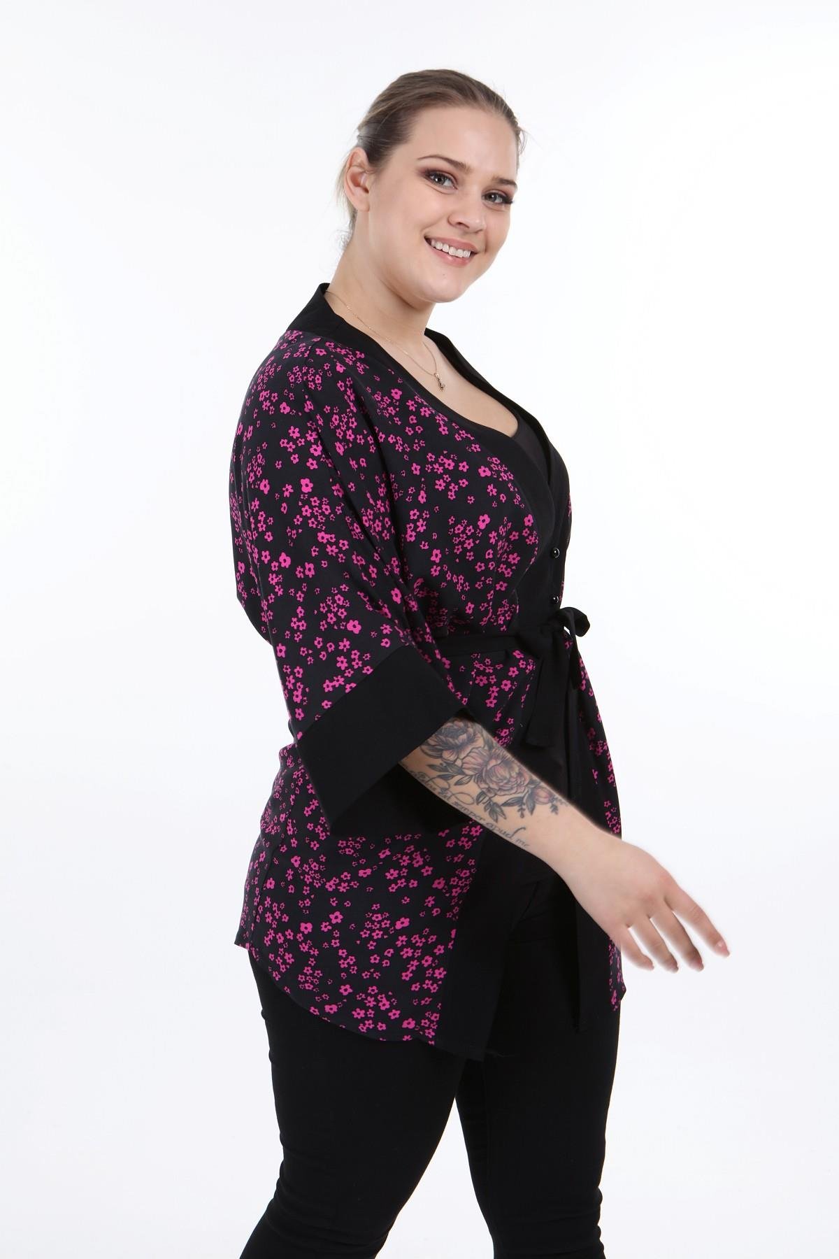 Bolero | Kimono | KapÖnden Bağlamalı ve Düğmeli Kolları Geniş Küçük Çiçekli Siyah Fuşya KimonodisentisÖnden Bağlamalı ve Düğmeli Kolları Geniş Küçük Çiçekli Siyah Fuşya Kimono
