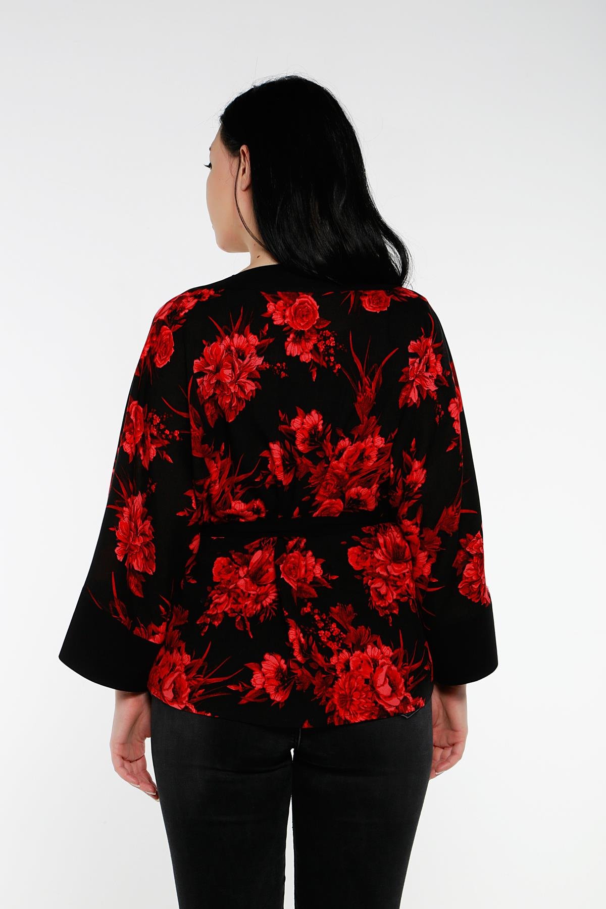 Bolero | Kimono | KapdisentisÖnden Bağlamalı ve Düğmeli Kolları Geniş Büyük Çiçekli Kırmızı Siyah Kimono