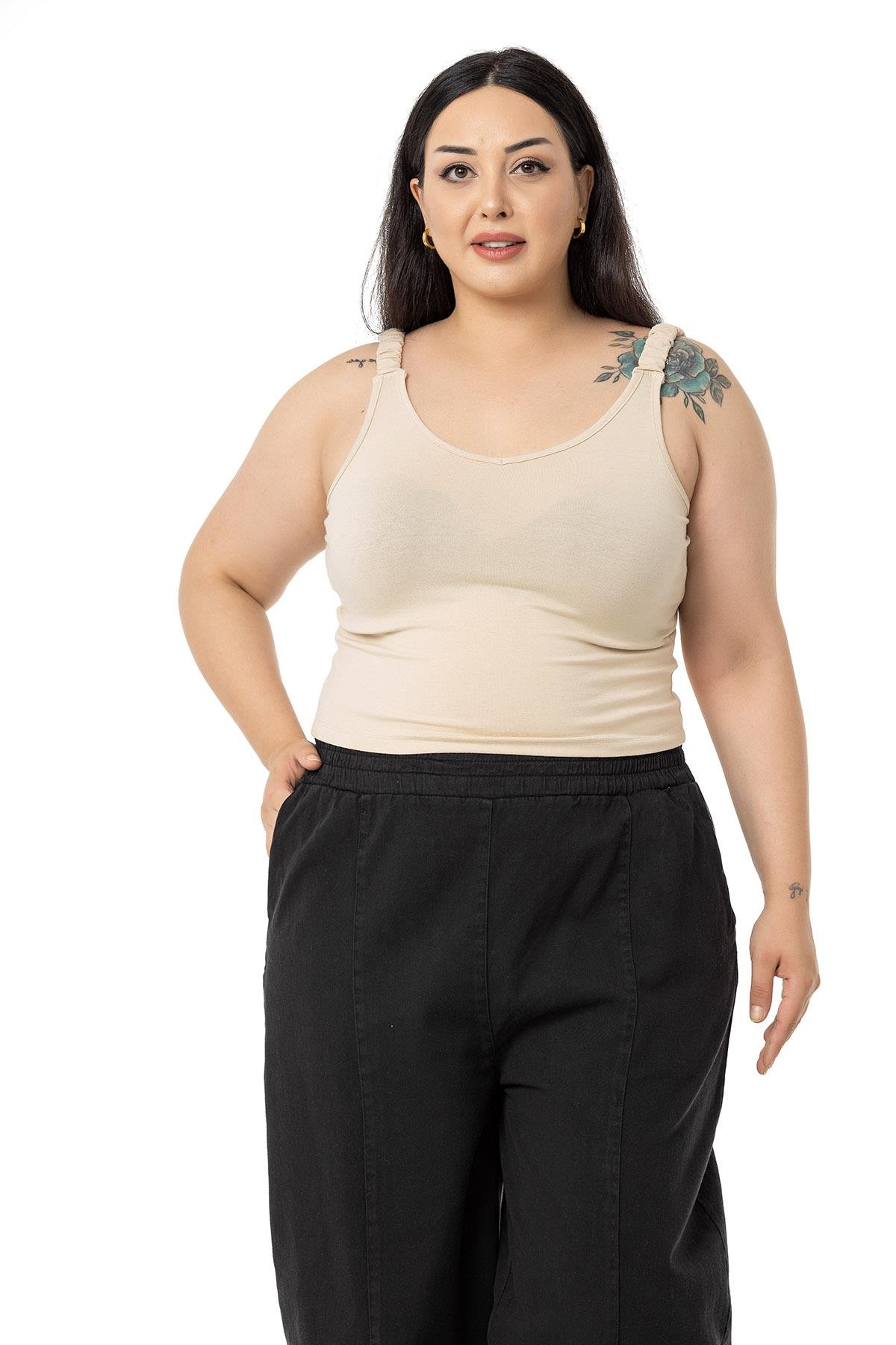 Büyük Beden Askıları Büzgülü Drapeli Crop Bej Rengi Body