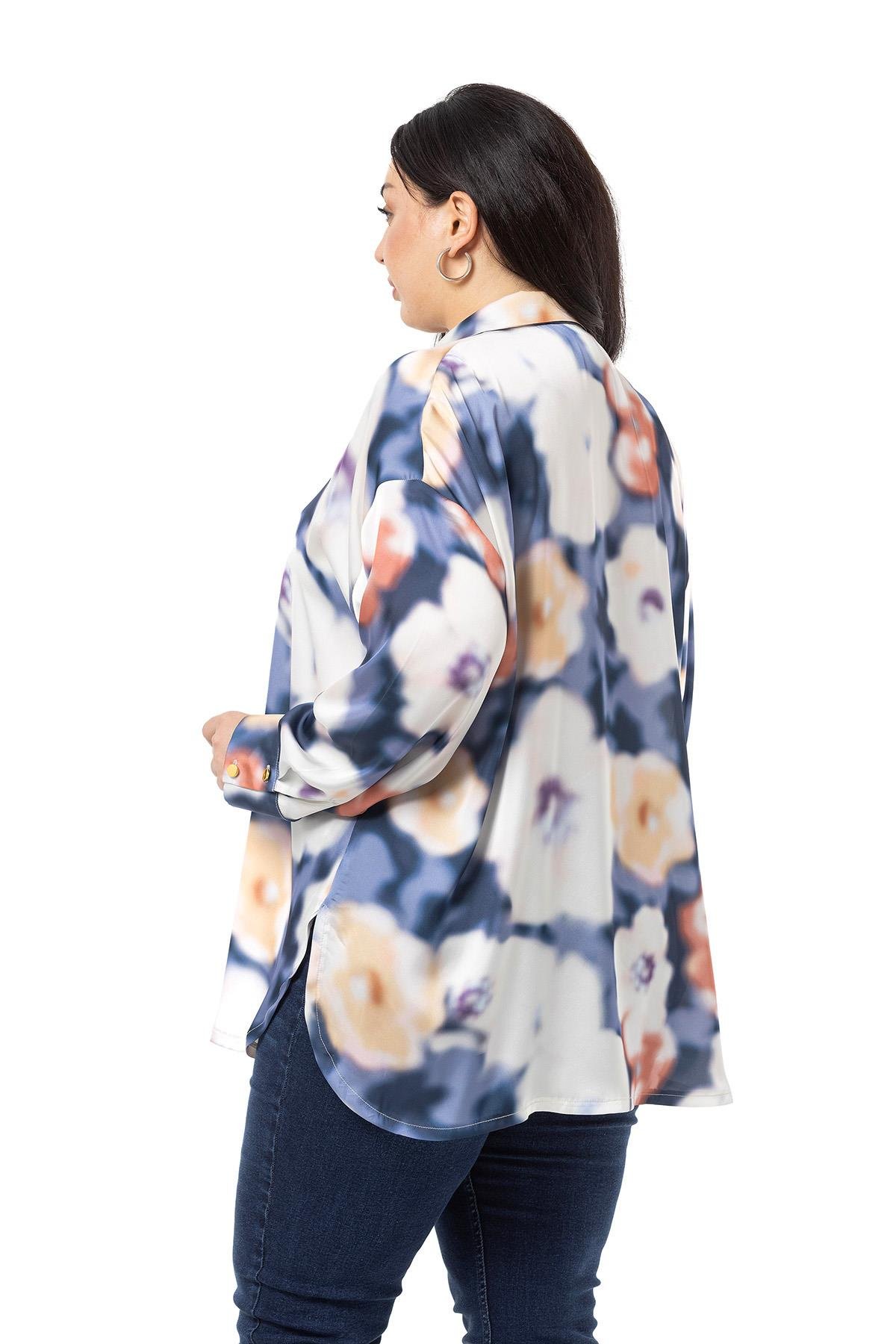 Disentis Modest Büyük Beden Batik Çiçek Desenli Saten Lacivert GömlekDISENTIS MODESTBüyük Beden Batik Çiçek Desenli Saten Lacivert Gömlek