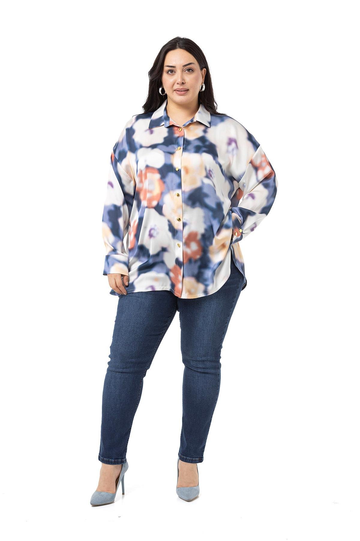 Disentis Modest Büyük Beden Batik Çiçek Desenli Saten Lacivert GömlekDISENTIS MODESTBüyük Beden Batik Çiçek Desenli Saten Lacivert Gömlek