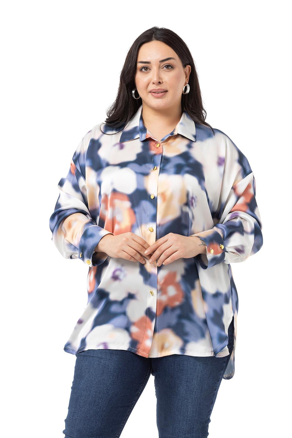 Disentis Modest Büyük Beden Batik Çiçek Desenli Saten Lacivert GömlekDISENTIS MODESTBüyük Beden Batik Çiçek Desenli Saten Lacivert Gömlek