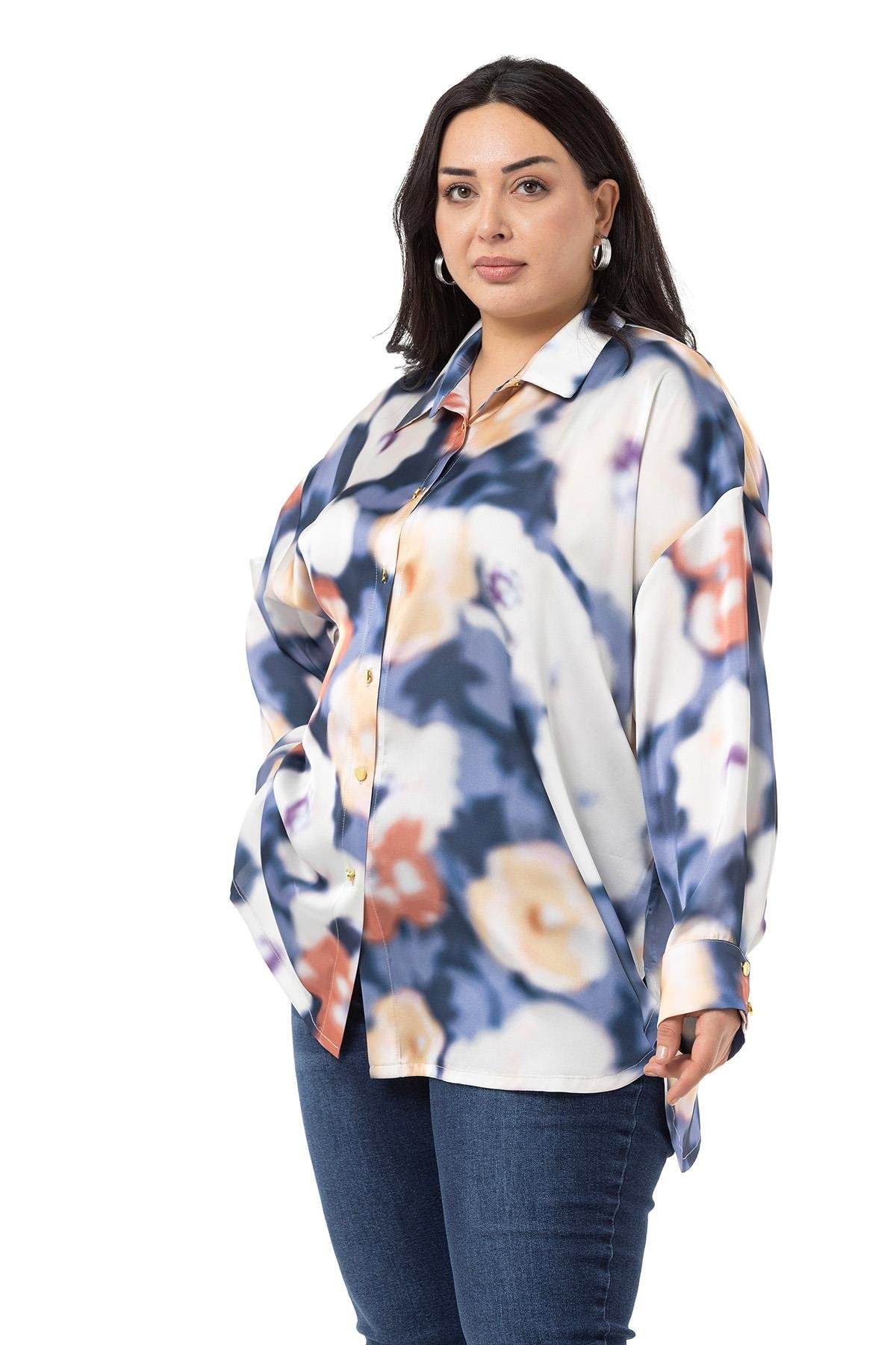 Disentis Modest Büyük Beden Batik Çiçek Desenli Saten Lacivert GömlekDISENTIS MODESTBüyük Beden Batik Çiçek Desenli Saten Lacivert Gömlek