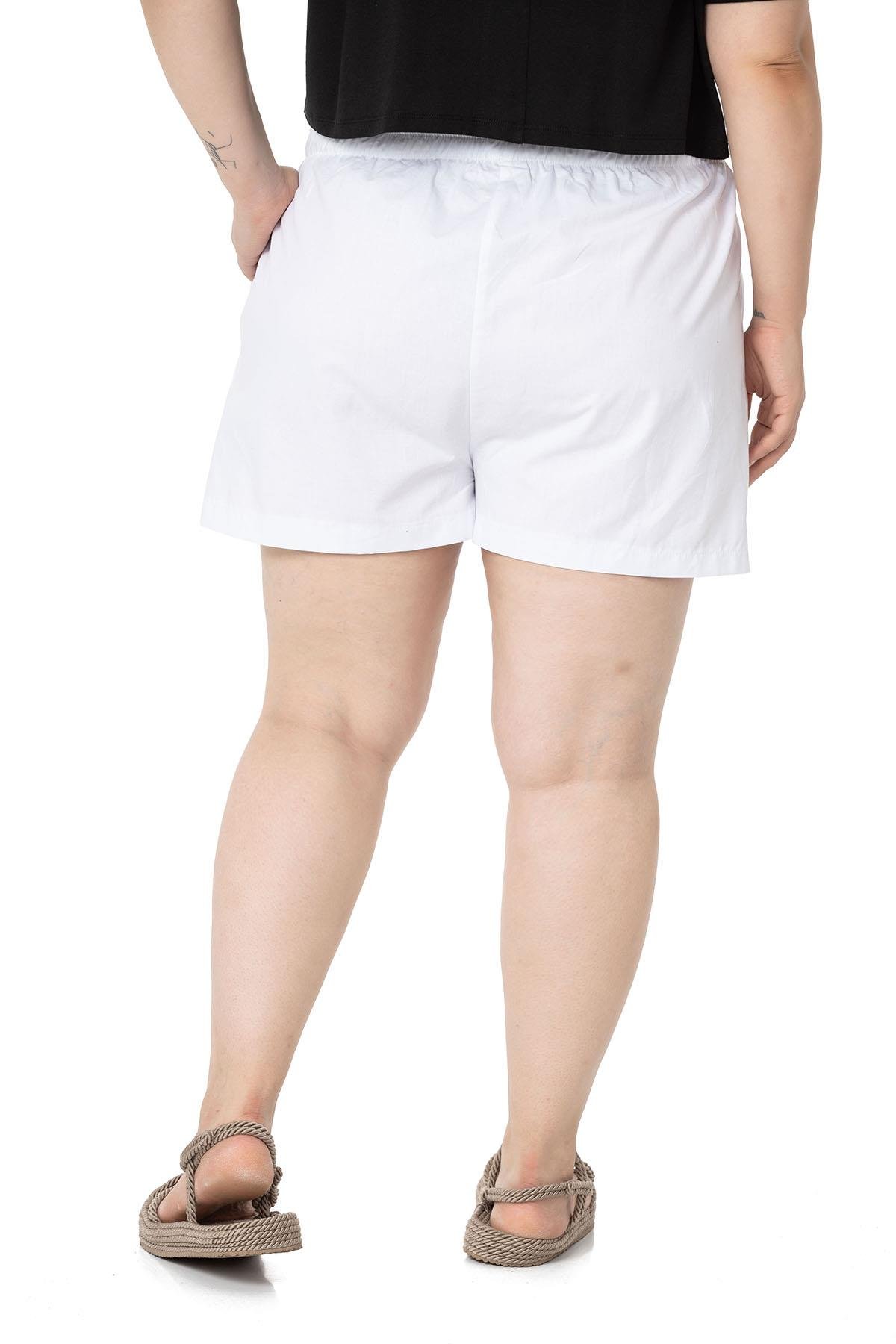 Disentis Modest Büyük Beden Beli Lastikli Yandan Cepli Beyaz ŞortDISENTIS MODESTBüyük Beden Beli Lastikli Yandan Cepli Beyaz Şort
