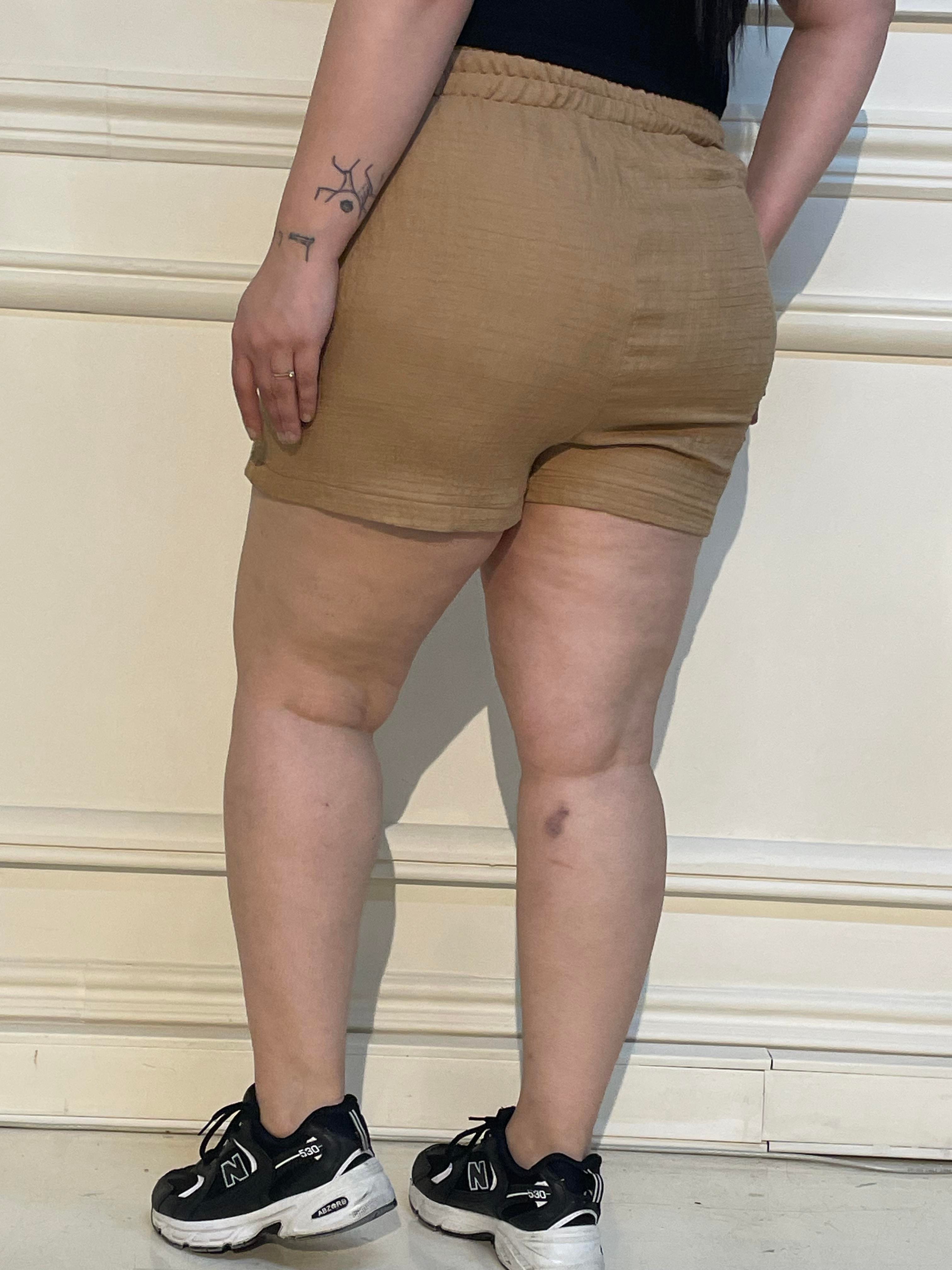 Disentis Modest Büyük Beden Beli Lastikli Yandan Cepli Koyu Vizon ŞortDISENTIS MODESTBüyük Beden Beli Lastikli Yandan Cepli Koyu Vizon Şort