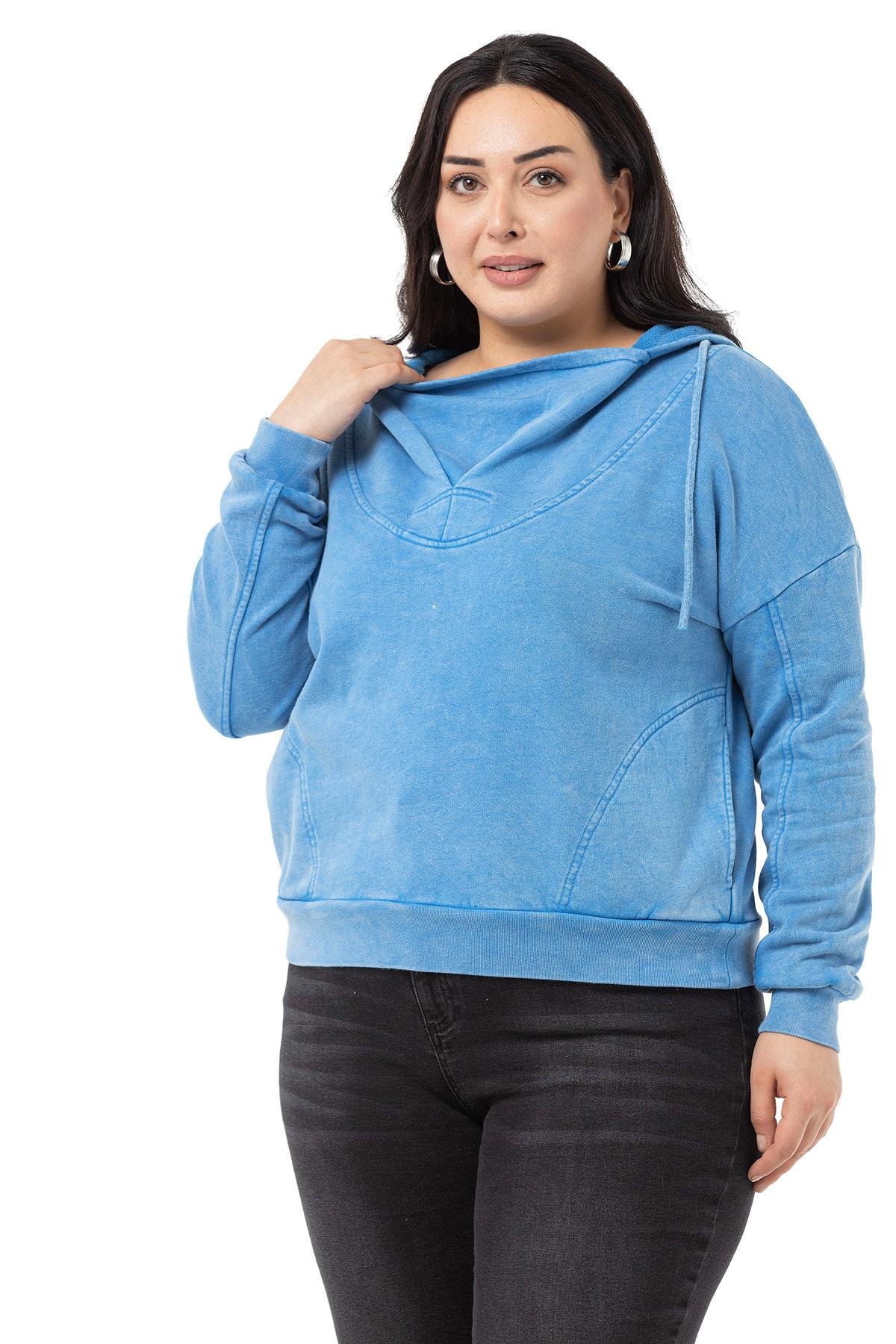 Disentis Modest Degaje Kapüşonlu Yaka Cepli Parça Boyalı Üç İplik Mavi SweatshirtDISENTIS MODESTBüyük Beden Degaje Kapüşonlu Yaka Cepli Parça Boyalı Üç İplik Mavi Sweatshirt