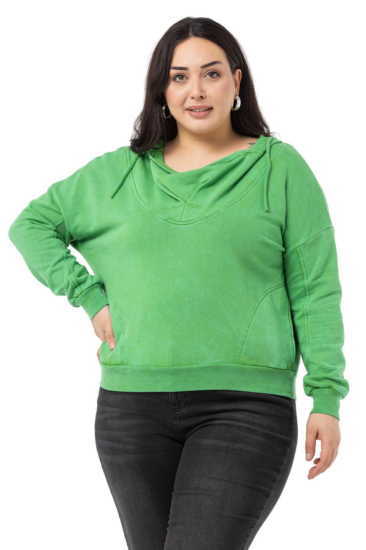 Disentis Modest Degaje Kapüşonlu Yaka Cepli Parça Boyalı Üç İplik Yeşil SweatshirtDISENTIS MODESTBüyük Beden Degaje Kapüşonlu Yaka Cepli Parça Boyalı Üç İplik Yeşil Sweatshirt