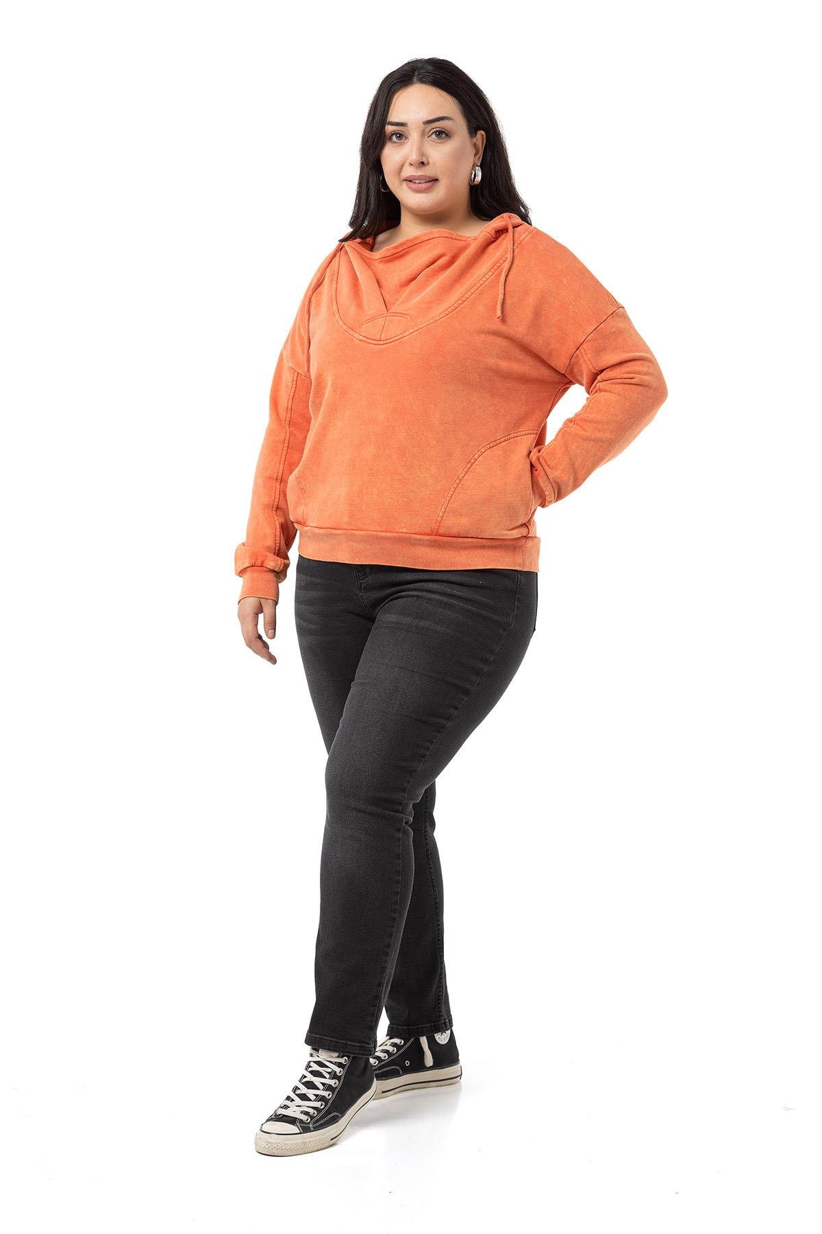 Disentis Modest Degaje Kapüşonlu Yaka Cepli Parça Boyalı Üç İplik Turuncu SweatshirtDISENTIS MODESTBüyük Beden Degaje Kapüşonlu Yaka Cepli Parça Boyalı Üç İplik Turuncu Sweatshirt