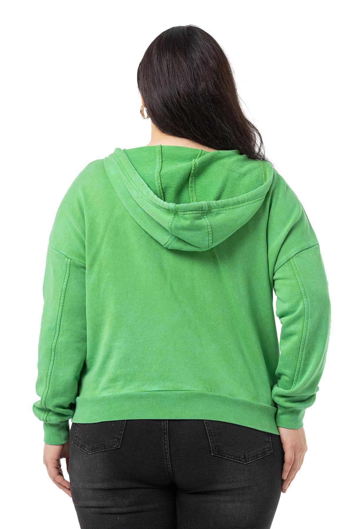 Disentis Modest Degaje Kapüşonlu Yaka Cepli Parça Boyalı Üç İplik Yeşil SweatshirtDISENTIS MODESTBüyük Beden Degaje Kapüşonlu Yaka Cepli Parça Boyalı Üç İplik Yeşil Sweatshirt