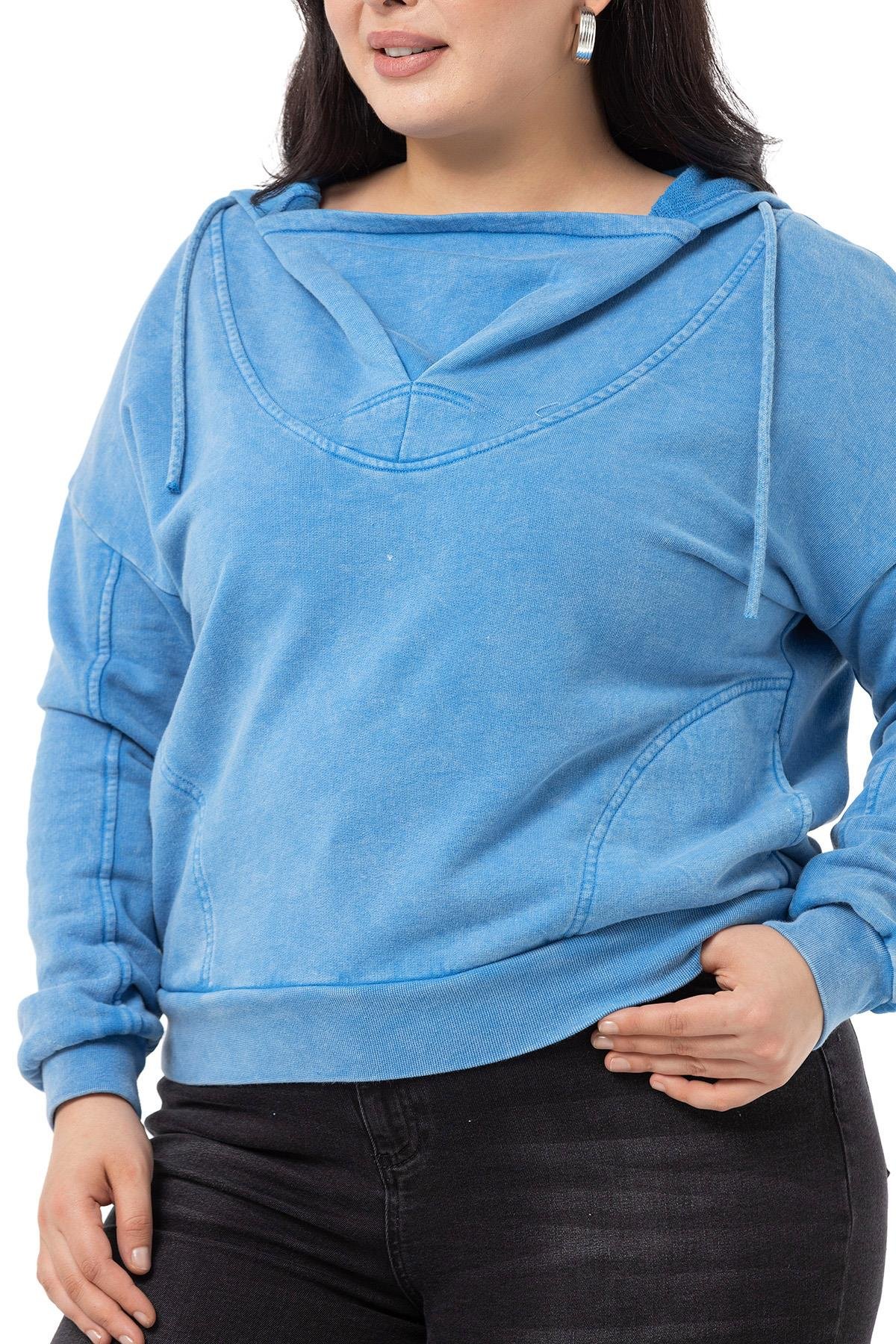Disentis Modest Degaje Kapüşonlu Yaka Cepli Parça Boyalı Üç İplik Mavi SweatshirtDISENTIS MODESTBüyük Beden Degaje Kapüşonlu Yaka Cepli Parça Boyalı Üç İplik Mavi Sweatshirt