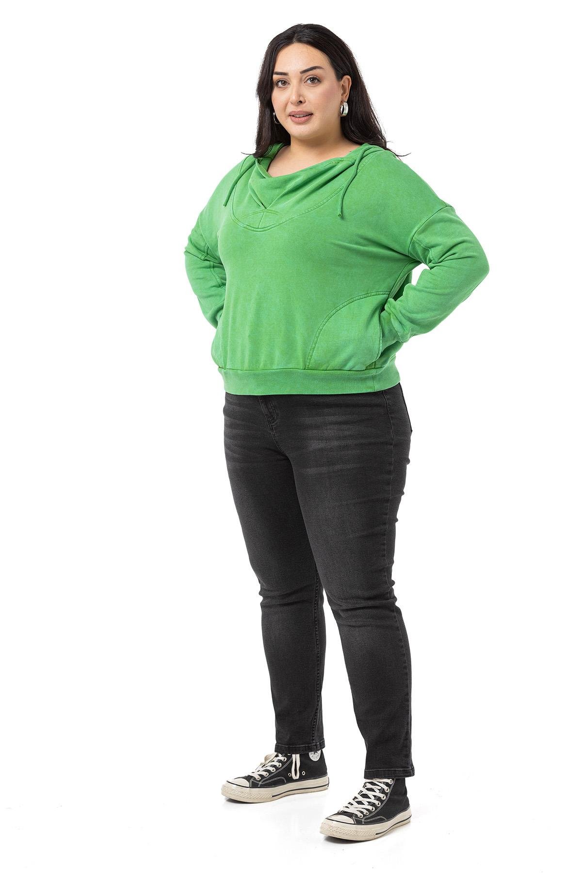 Disentis Modest Degaje Kapüşonlu Yaka Cepli Parça Boyalı Üç İplik Yeşil SweatshirtDISENTIS MODESTBüyük Beden Degaje Kapüşonlu Yaka Cepli Parça Boyalı Üç İplik Yeşil Sweatshirt