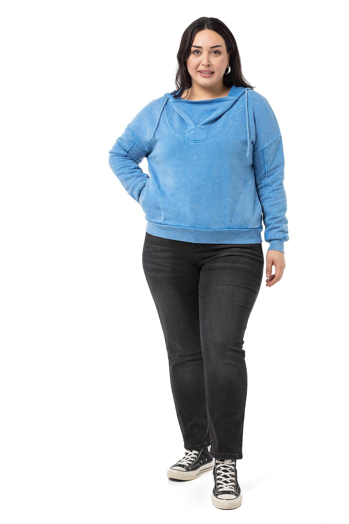 Disentis Modest Degaje Kapüşonlu Yaka Cepli Parça Boyalı Üç İplik Mavi SweatshirtDISENTIS MODESTBüyük Beden Degaje Kapüşonlu Yaka Cepli Parça Boyalı Üç İplik Mavi Sweatshirt