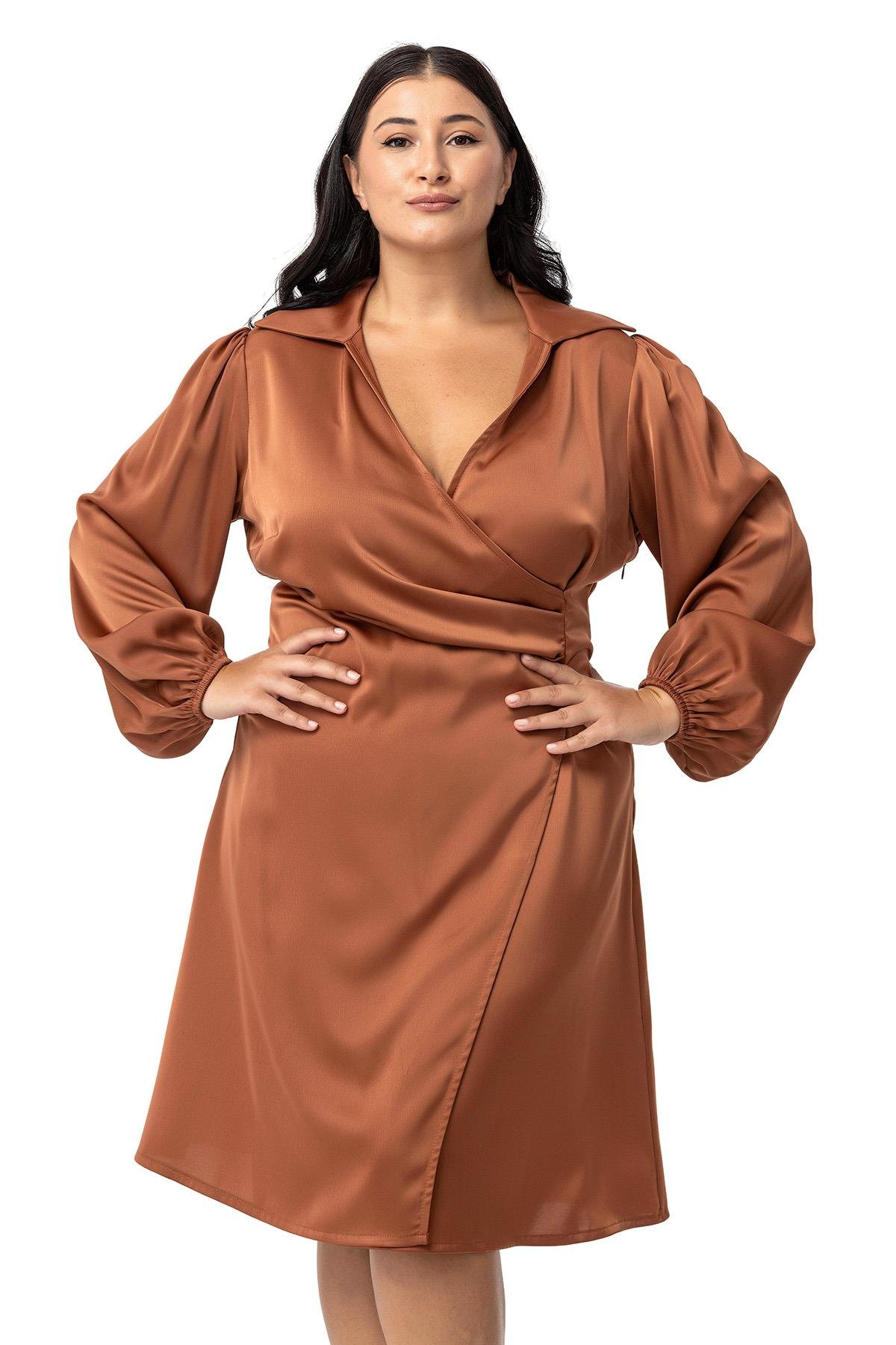 Disentis Modest Büyük Beden Derin V Yaka Beli Yandan Drapeli Saten Tarçın ElbiseDISENTIS MODESTBüyük Beden Derin V Yaka Beli Yandan Drapeli Saten Tarçın Elbise