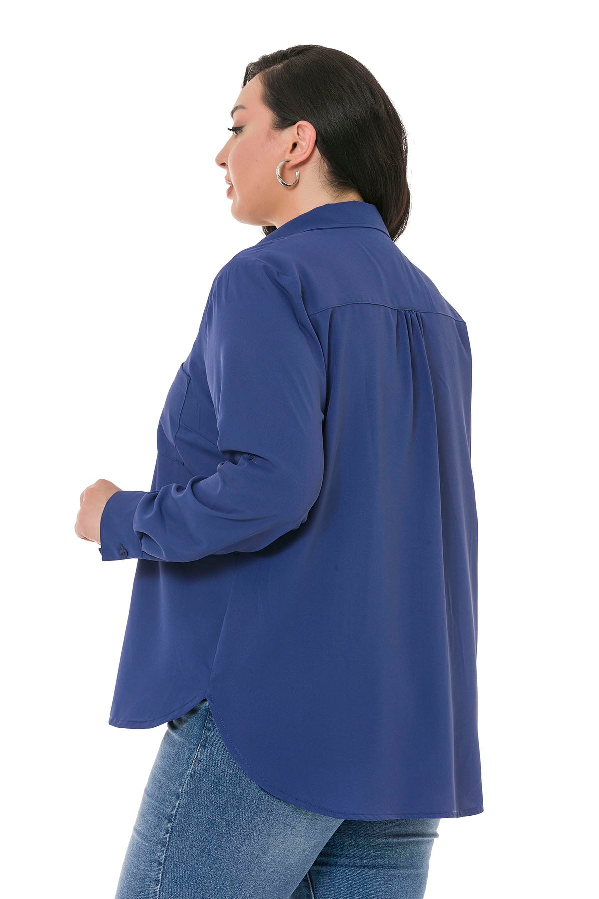 Büyük Beden Katlamalı Kollu Çift Cepli Sırt Büzgü Detaylı Arkası Uzun İndigo Gömlek