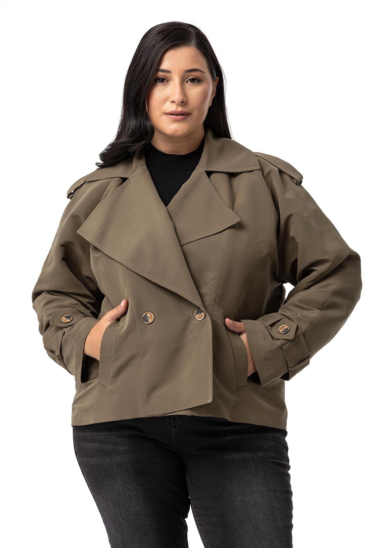 Disentis Modest Büyük Beden Mono Yaka Apoletli Cepli Oversize Astarlı Haki Kısa Trençkot DISENTIS MODESTBüyük Beden Mono Yaka Apoletli Cepli Oversize Astarlı Haki Kısa Trençkot 