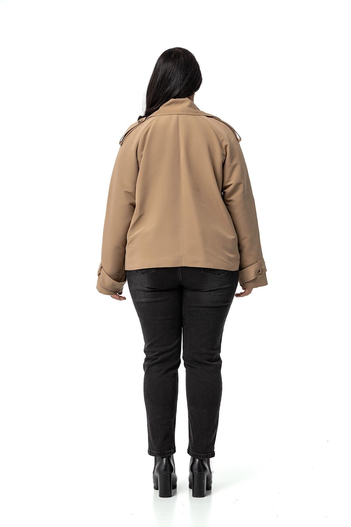 Disentis Modest Büyük Beden Mono Yaka Apoletli Cepli Oversize Astarlı Vizon Kısa Trençkot DISENTIS MODESTBüyük Beden Mono Yaka Apoletli Cepli Oversize Astarlı Vizon Kısa Trençkot 