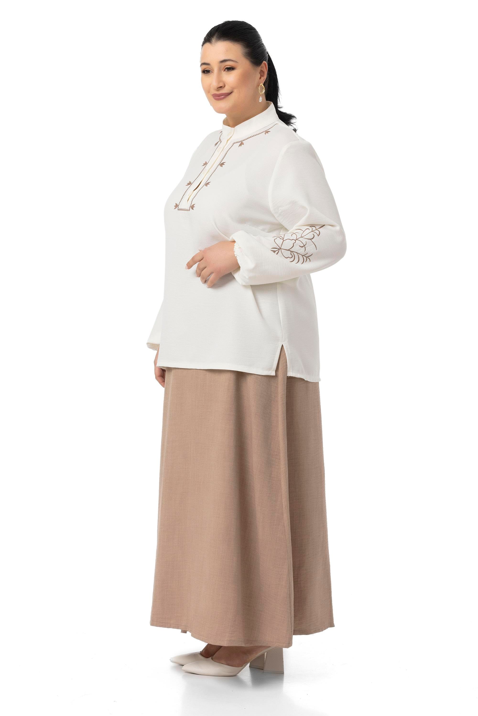 Disentis Modest Büyük Beden Nakış Detaylı Bluz Etek Vizon İkili TakımDISENTIS MODESTBüyük Beden Nakış Detaylı Bluz Etek Vizon İkili Takım