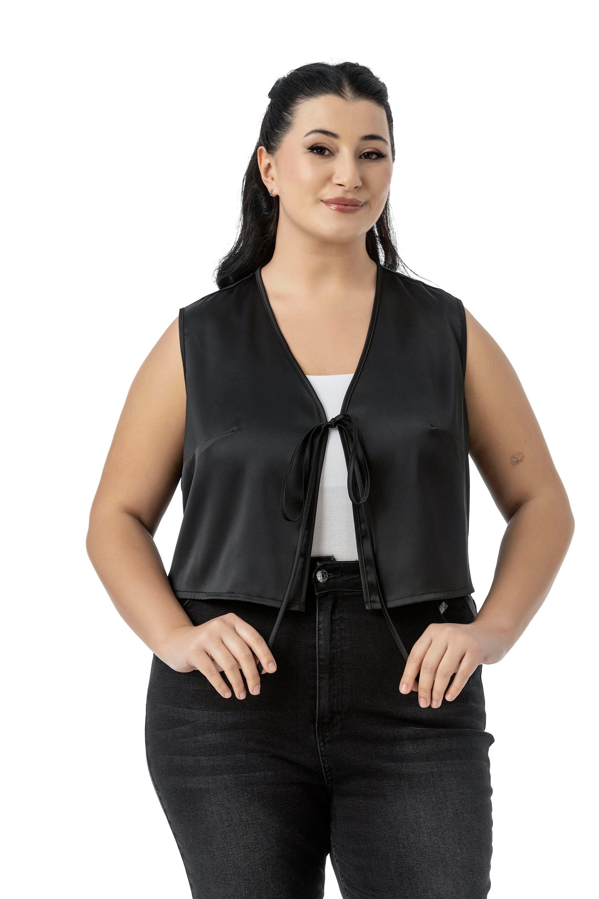 Disentis Modest Büyük Beden Önden Bağlama Detaylı Saten Astarsız Siyah YelekDISENTIS MODESTBüyük Beden Önden Bağlama Detaylı Saten Astarsız Siyah Yelek