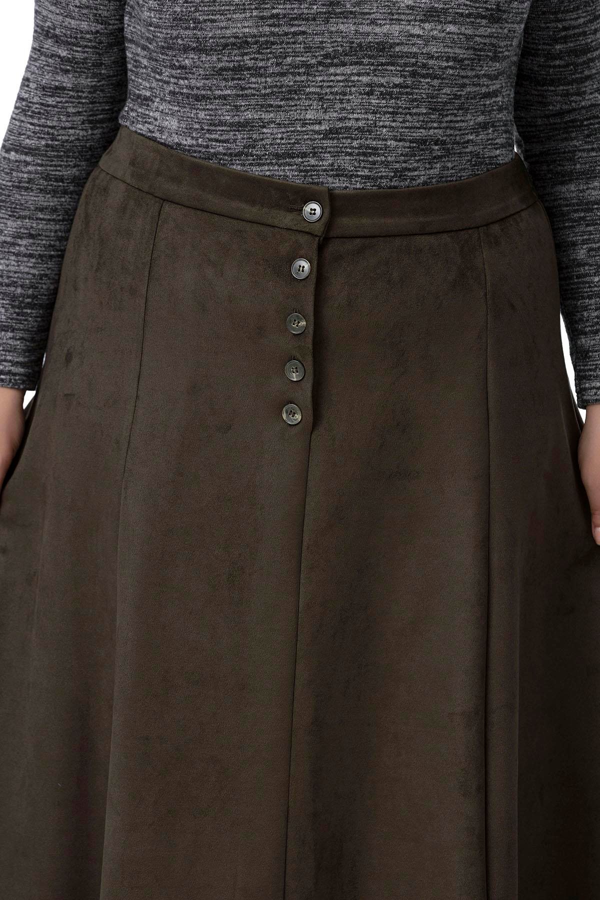 Disentis Modest Büyük Beden Önden Yırtmaçlı Düğmeli Beli Arkadan Lastikli Uzun Süet Haki Etek DISENTIS MODESTBüyük Beden Önden Yırtmaçlı Düğmeli Beli Arkadan Lastikli Uzun Süet Haki Etek 