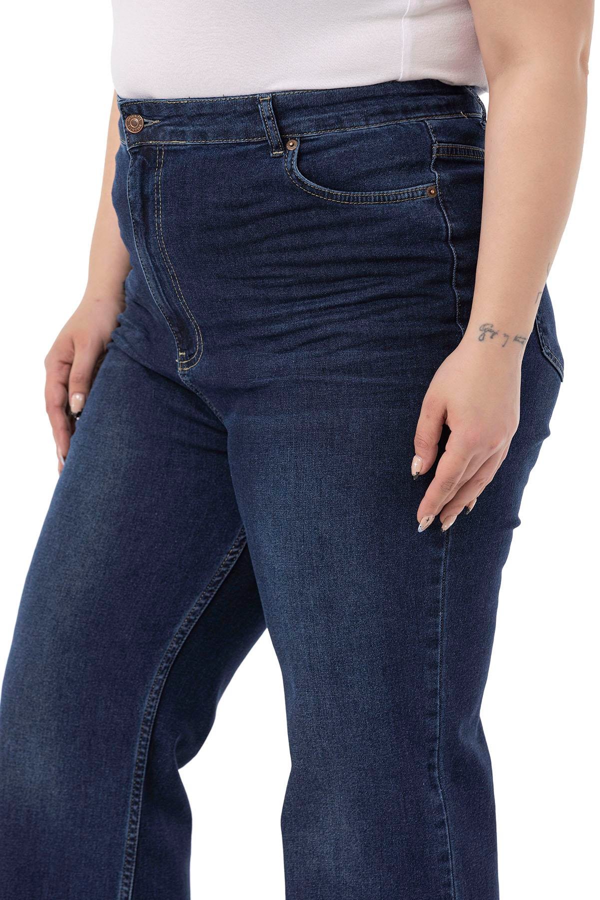 Disentis Modest Büyük Beden Önü Kraşlı Yüksek Bel İspanyol Paça Lacivert Denim PantolonDISENTIS MODESTBüyük Beden Önü Kraşlı Yüksek Bel İspanyol Paça Lacivert Denim Pantolon