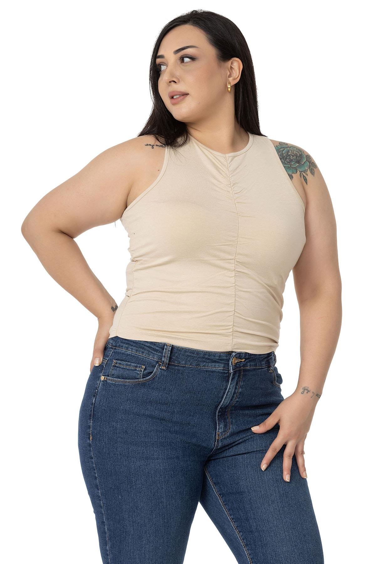 Büyük Beden Önü ve Yanları Drapeli Halter Yaka Bej Rengi Body