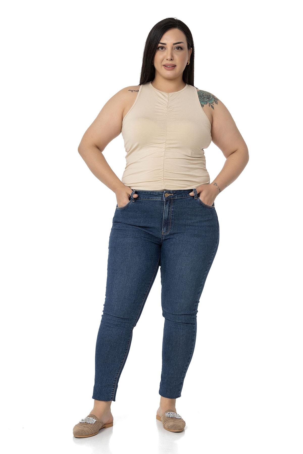 Büyük Beden Önü ve Yanları Drapeli Halter Yaka Bej Rengi Body