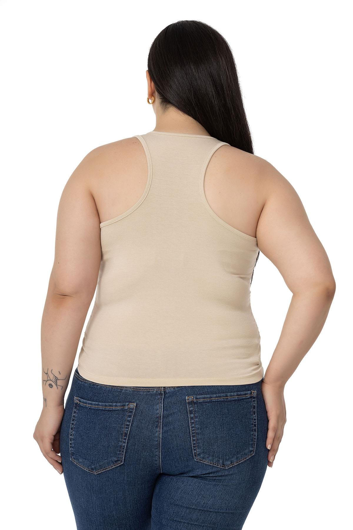 Büyük Beden Önü ve Yanları Drapeli Halter Yaka Bej Rengi Body