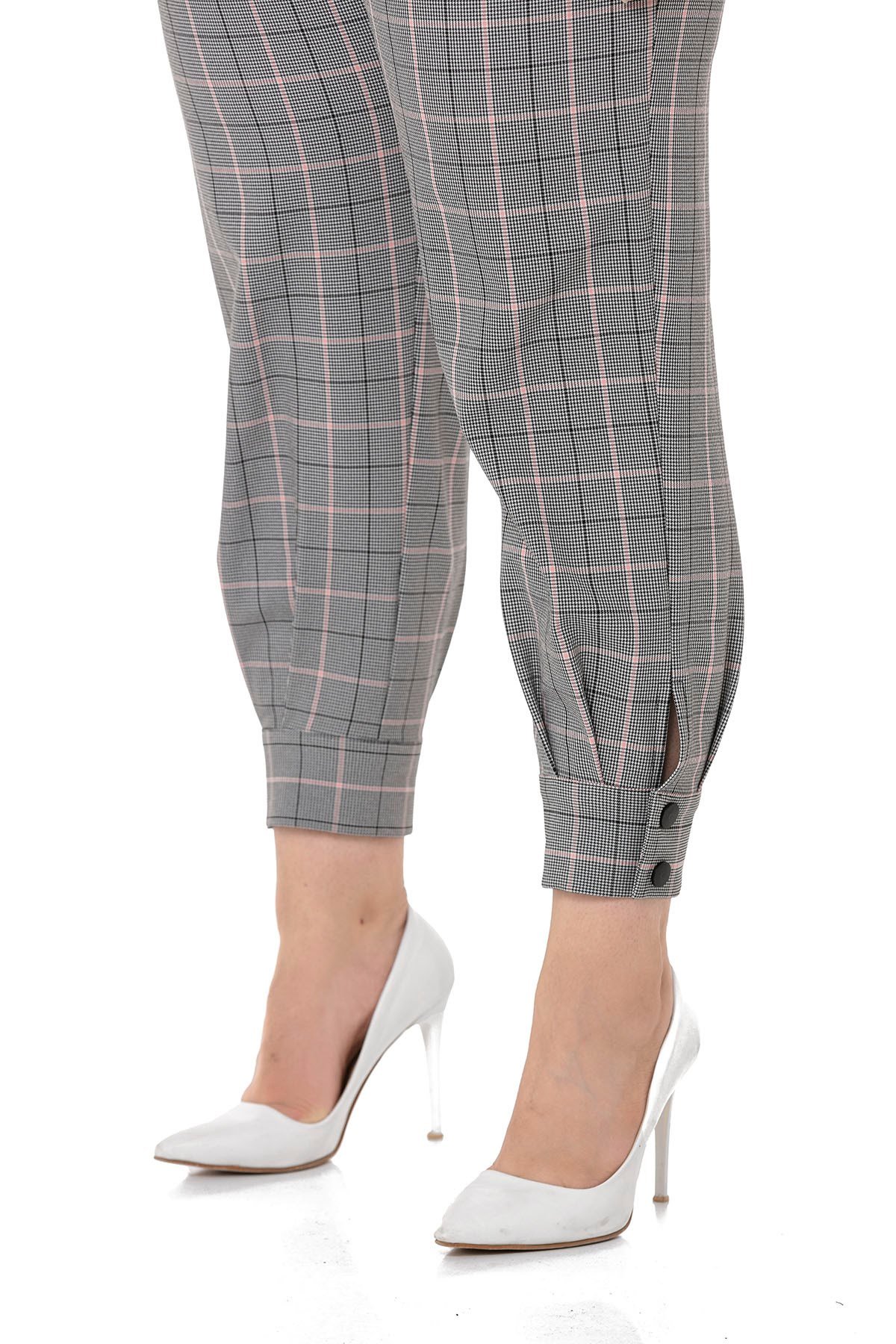 Büyük Beden Paça Detaylı Beli Arkadan Lastikli Siyah Pembe Kareli Pantolon