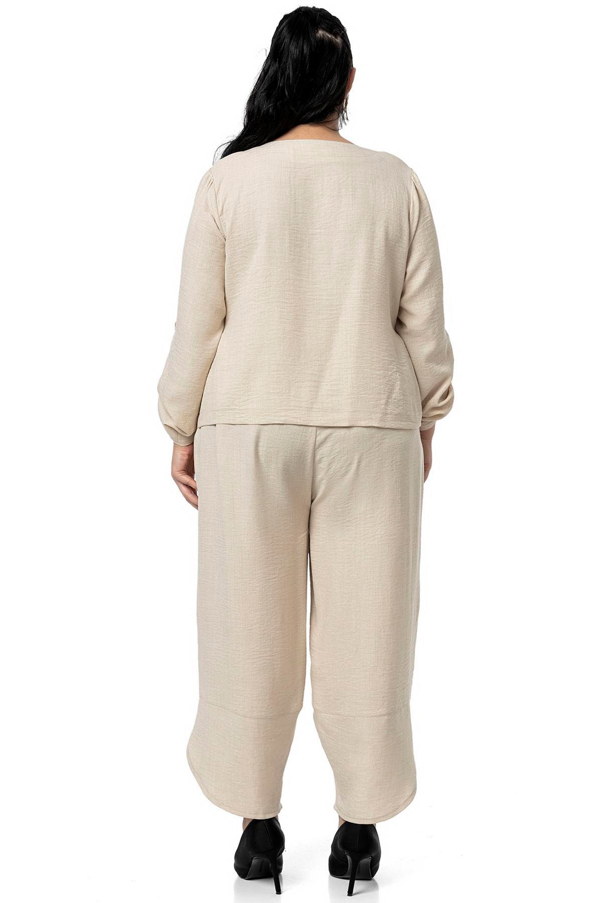 Disentis Modest Büyük Beden Paça Detaylı Bluz Pantolon Bej Rengi İkili TakımDISENTIS MODESTBüyük Beden Paça Detaylı Bluz Pantolon Bej Rengi İkili Takım
