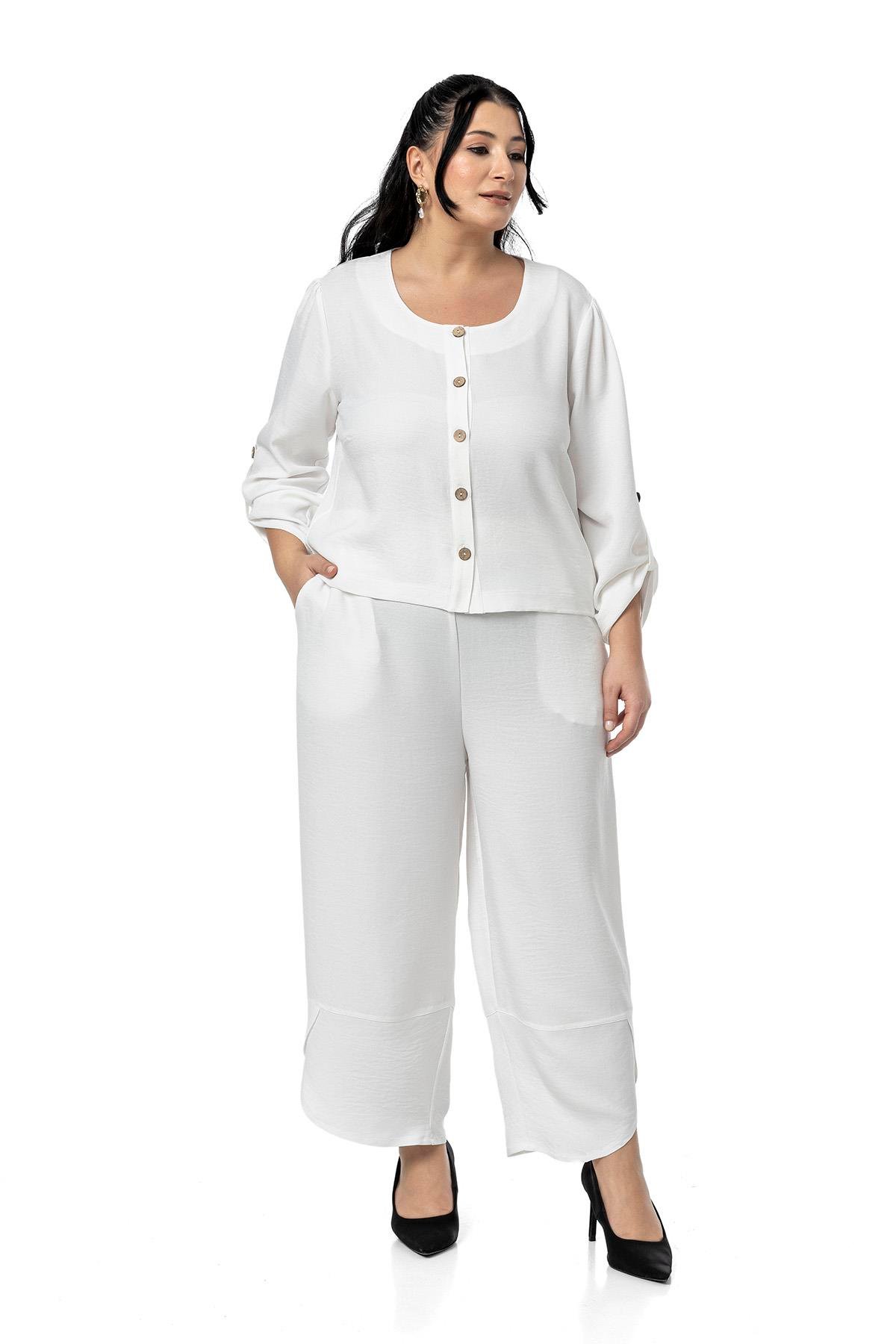 Disentis Modest Büyük Beden Paça Detaylı Bluz Pantolon Beyaz İkili TakımDISENTIS MODESTBüyük Beden Paça Detaylı Bluz Pantolon Beyaz İkili Takım