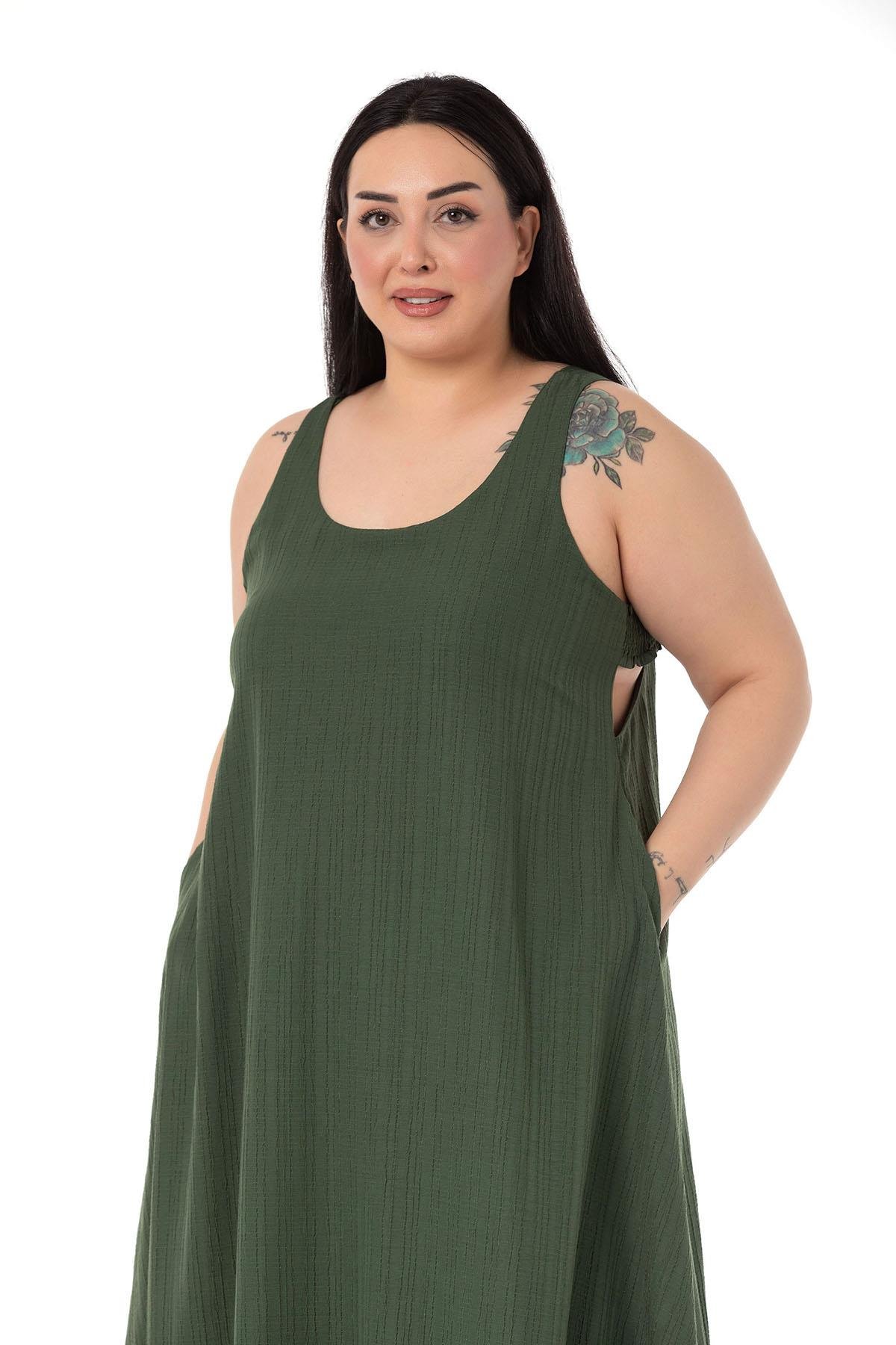 DISENTIS MODEST GENC BUYUK BEDEN UZUN BALON ELBISEDISENTIS MODESTBüyük Beden Pencere Detaylı Askılı Haki Balon Elbise