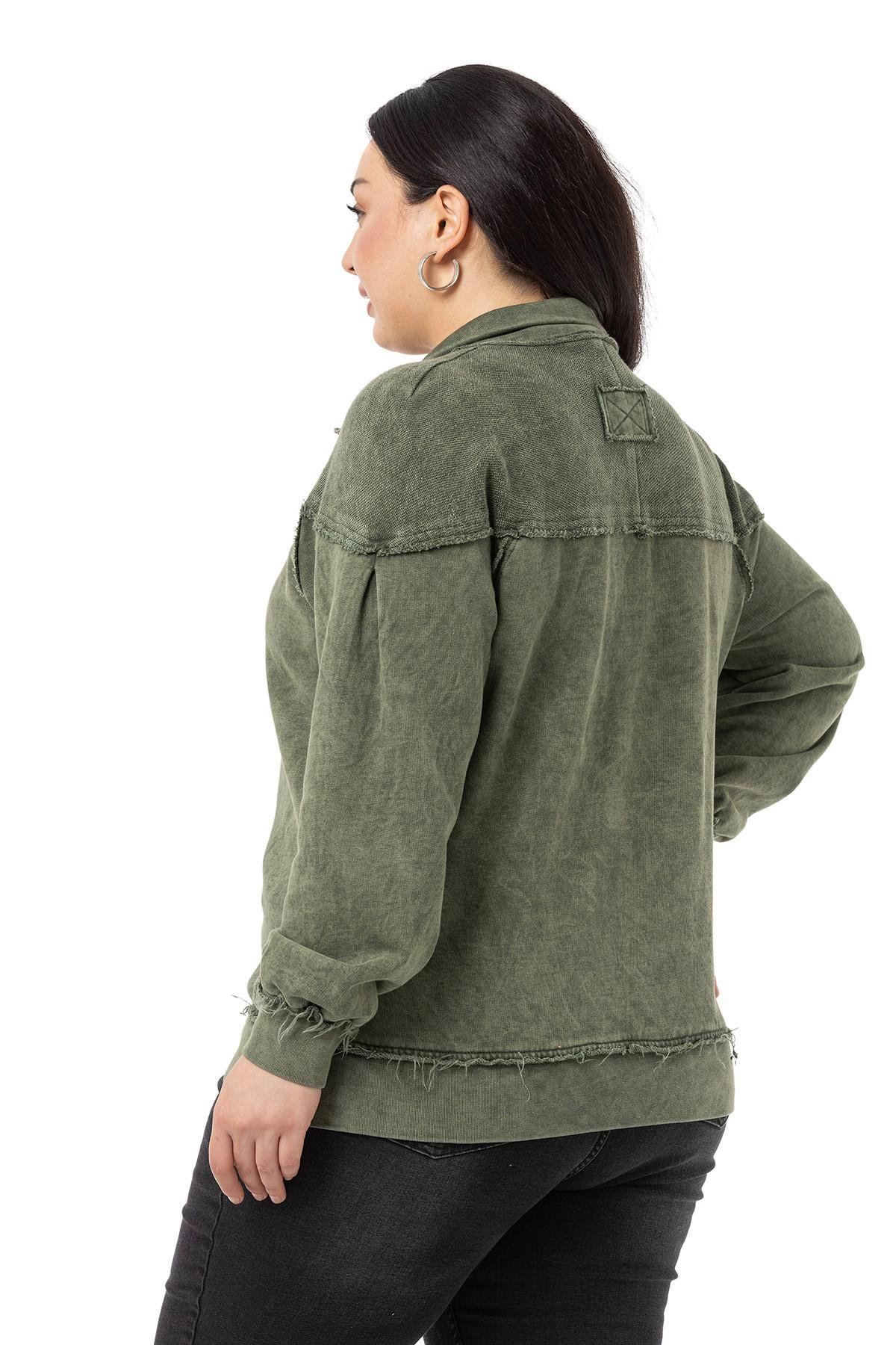 Disentis Modest Büyük Beden Pis Dikişli Fermuarlı Yırtmaçlı Parça Boyalı Haki SweatshirtDISENTIS MODESTBüyük Beden Pis Dikişli Fermuarlı Yırtmaçlı Parça Boyalı Haki Sweatshirt