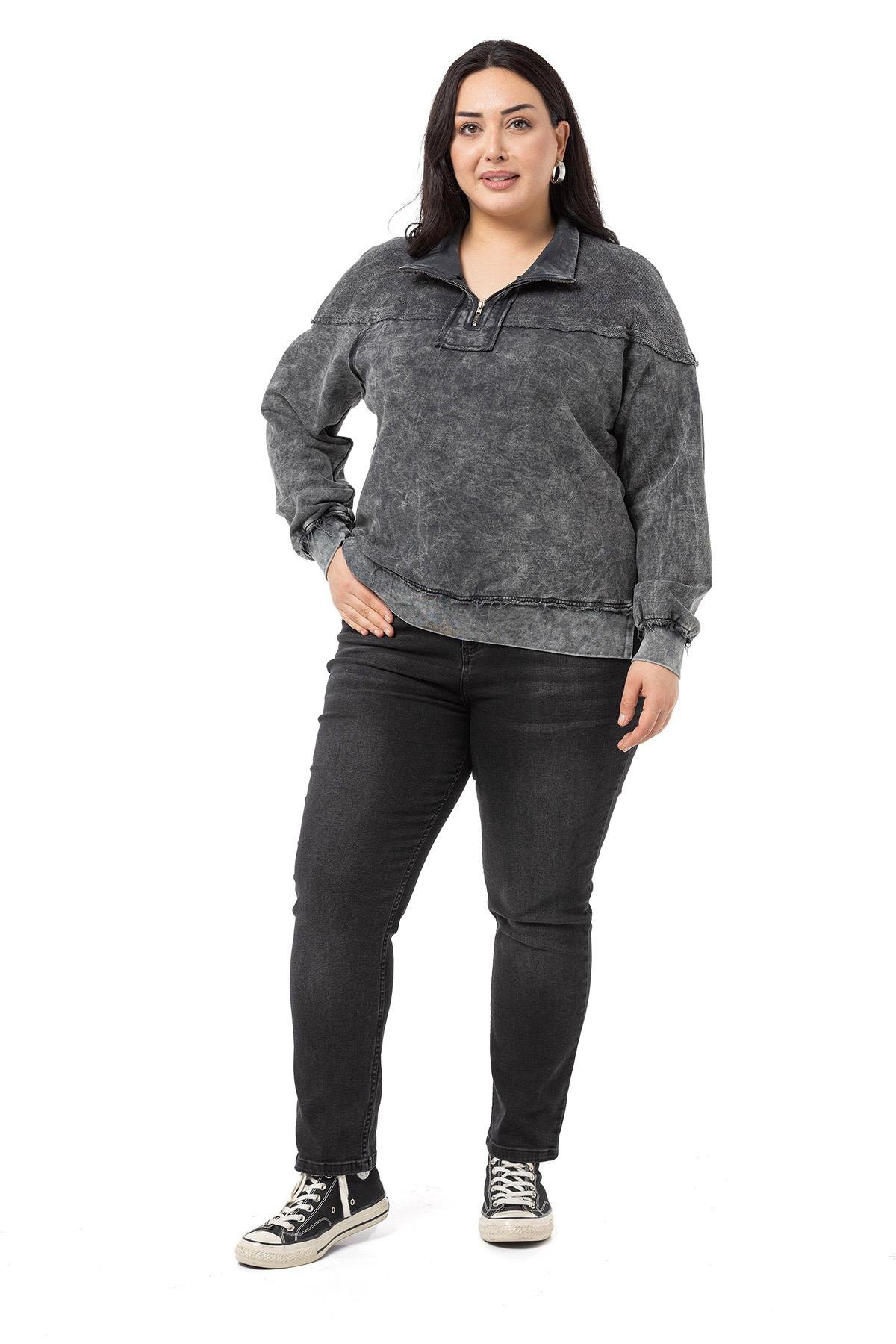 Disentis Modest Büyük Beden Pis Dikişli Fermuarlı Yırtmaçlı Parça Boyalı Antrasit SweatshirtDISENTIS MODESTBüyük Beden Pis Dikişli Fermuarlı Yırtmaçlı Parça Boyalı Antrasit Sweatshirt